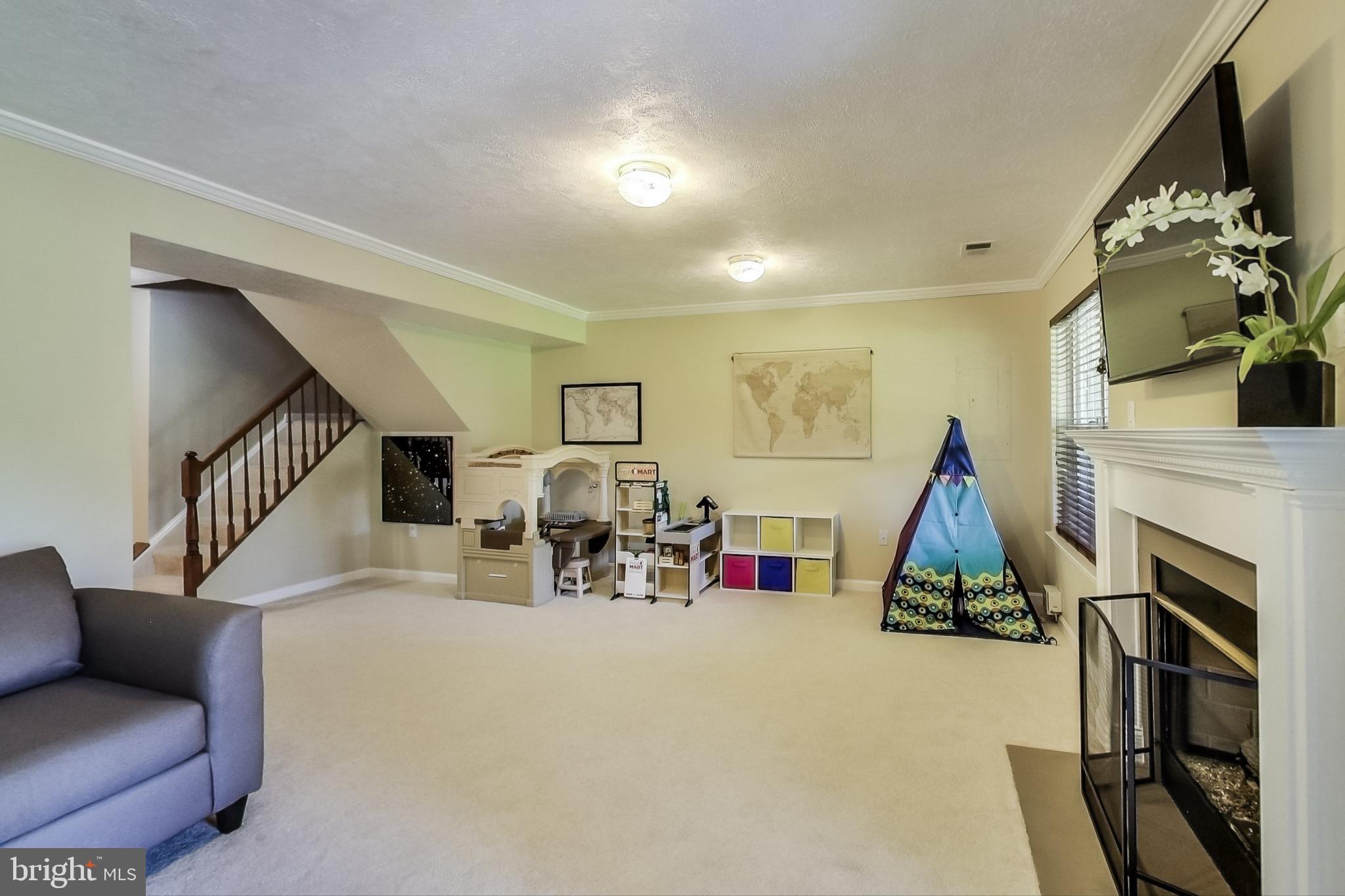 COURTS OF ASHBURN - Residential