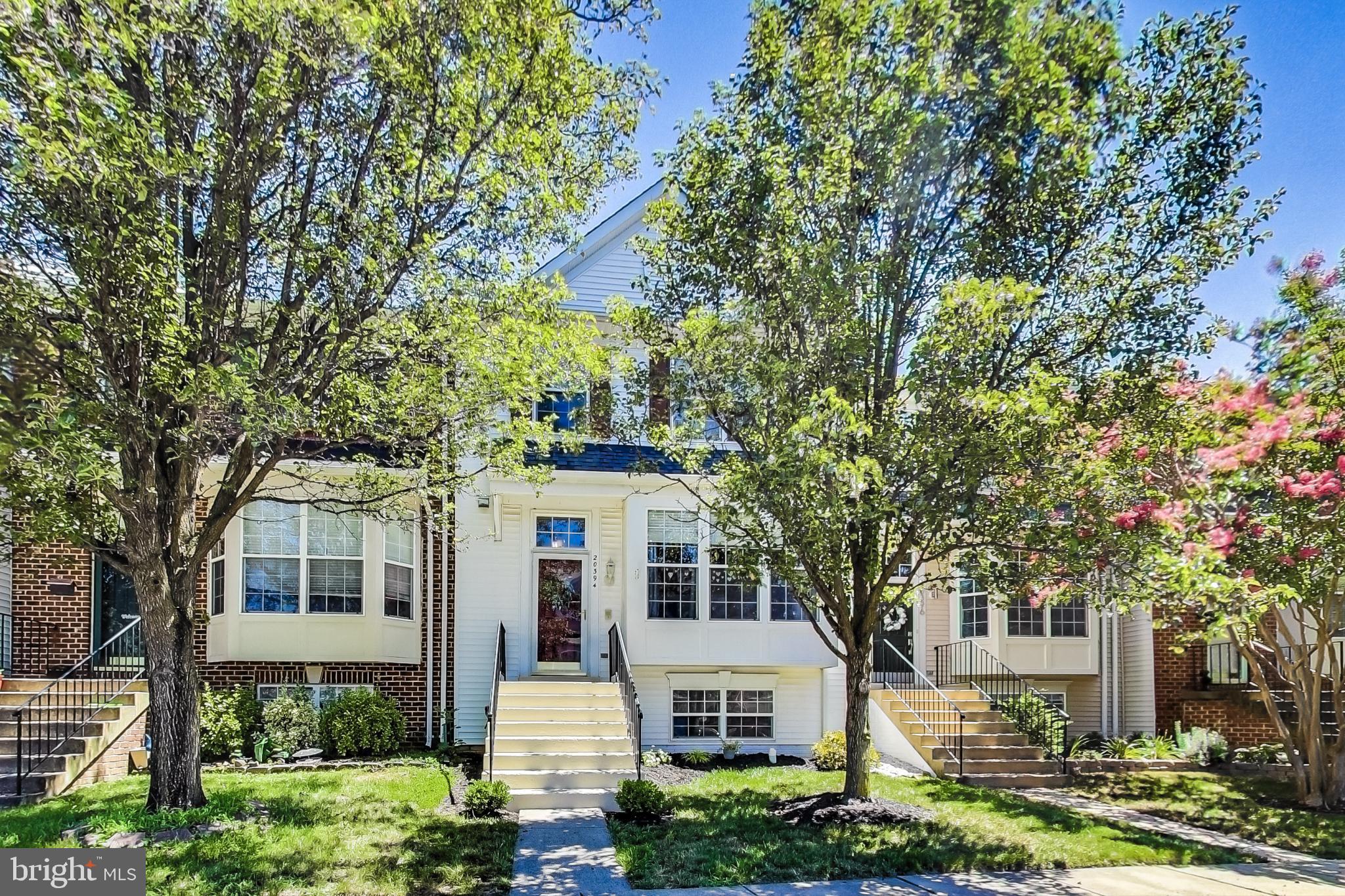 COURTS OF ASHBURN - Residential