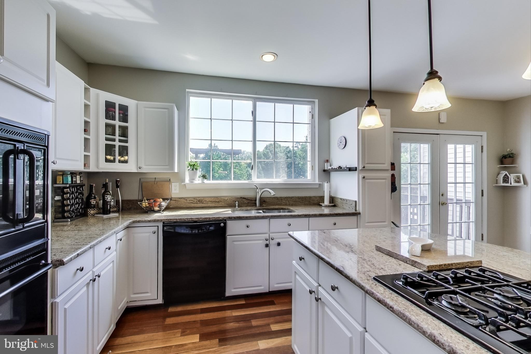 COURTS OF ASHBURN - Residential