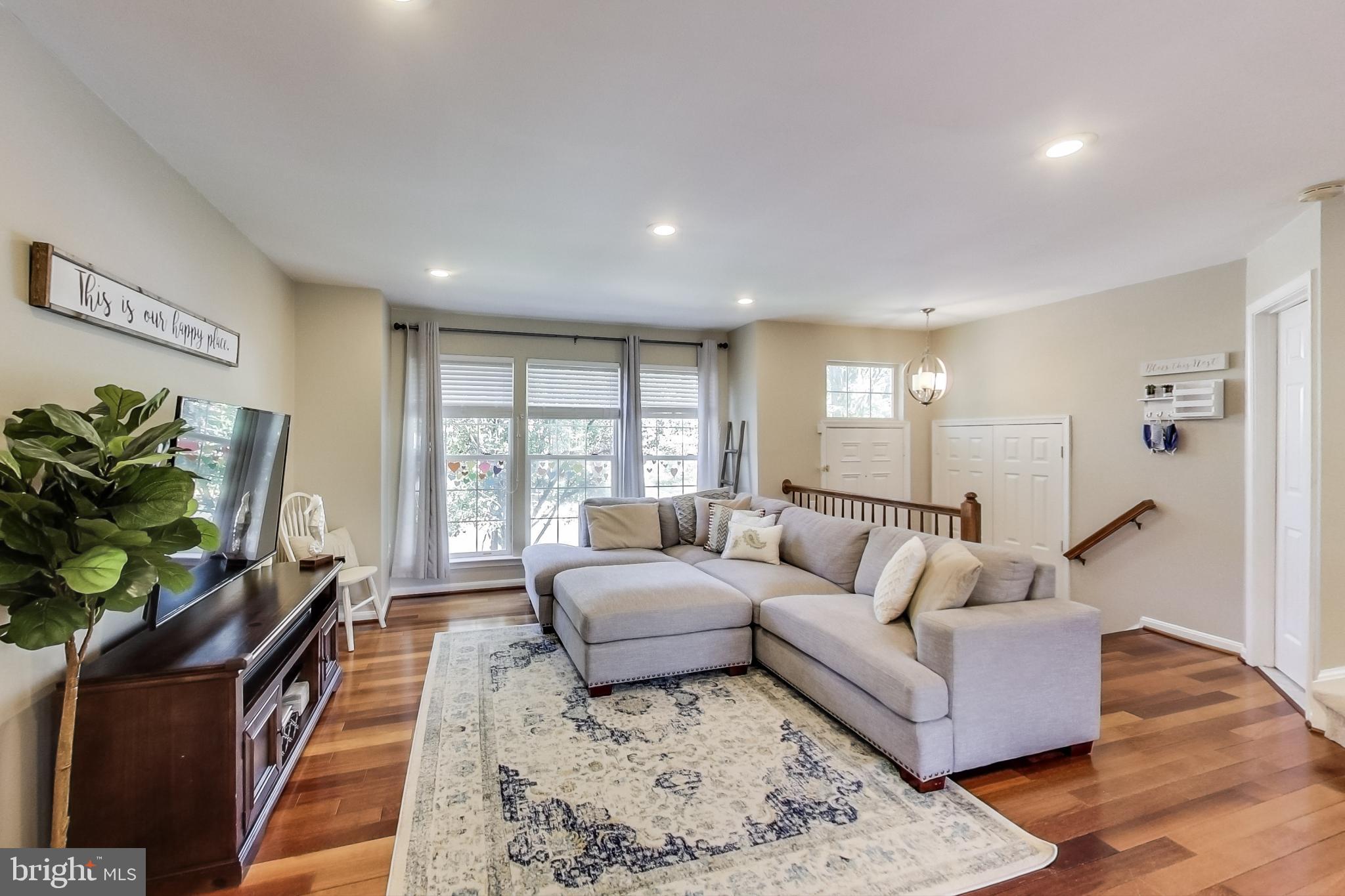 COURTS OF ASHBURN - Residential