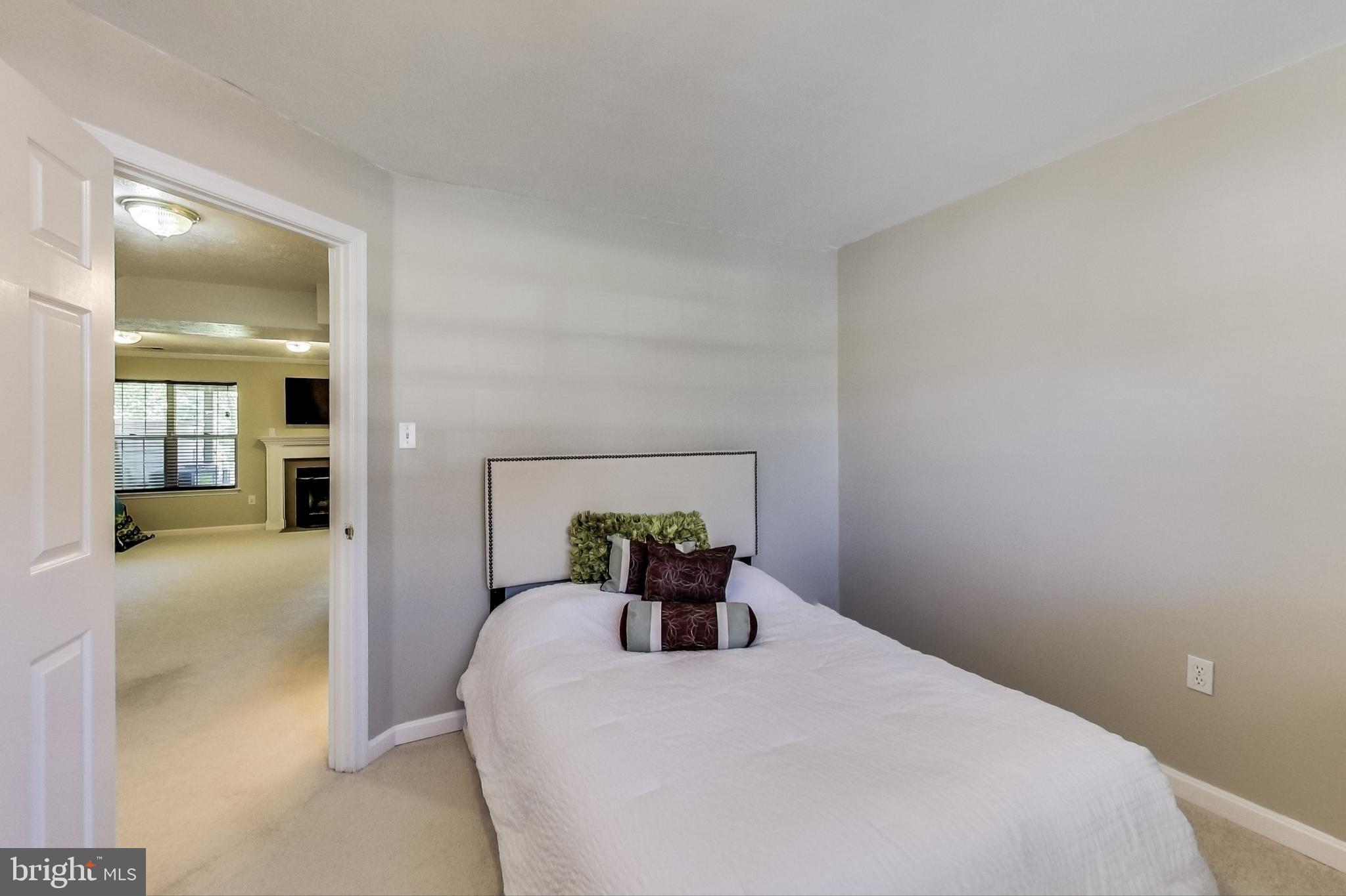 COURTS OF ASHBURN - Residential