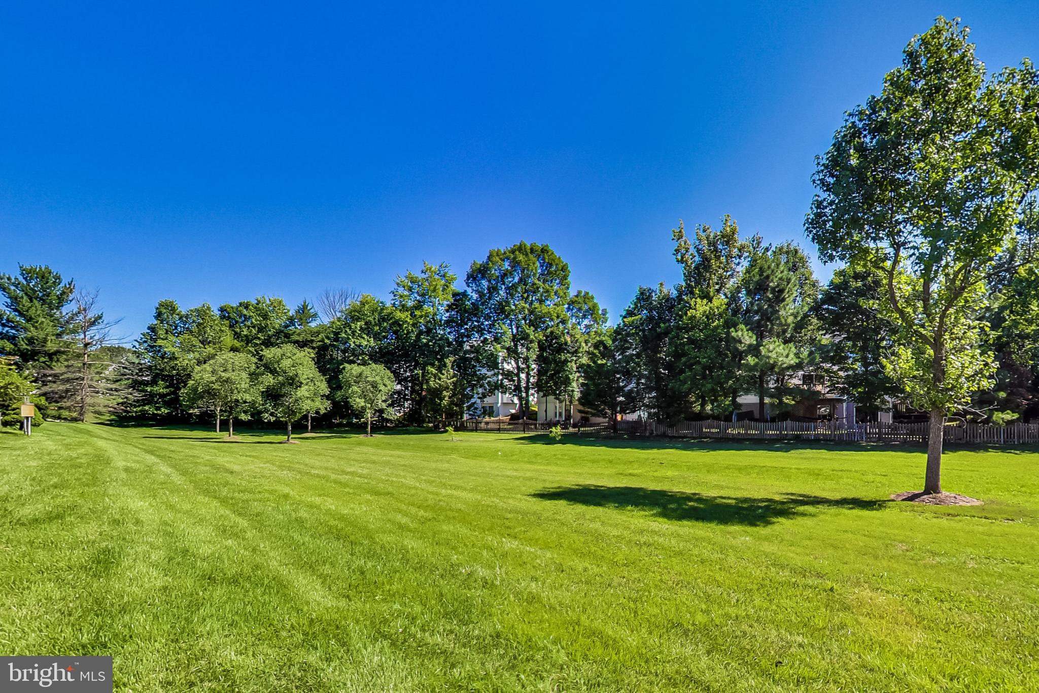 COURTS OF ASHBURN - Residential