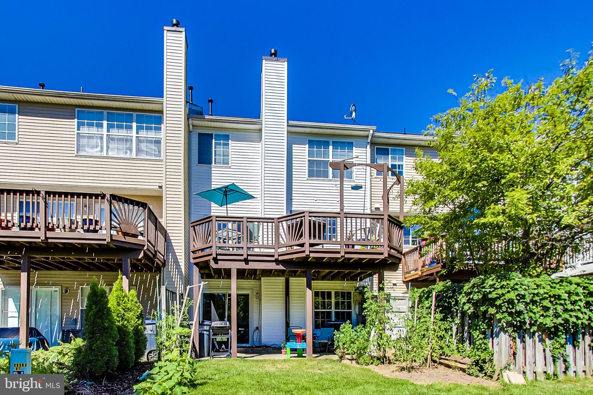 COURTS OF ASHBURN - Residential