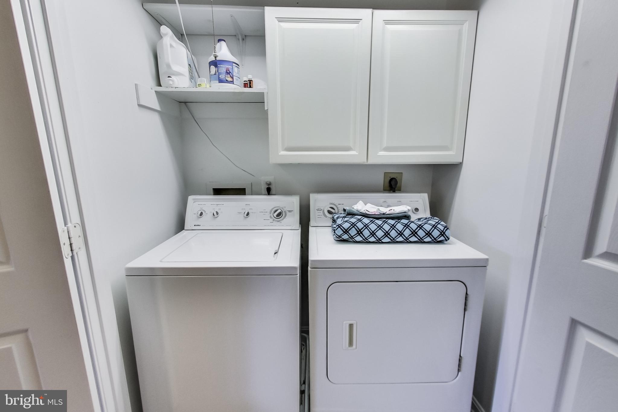 COURTS OF ASHBURN - Residential