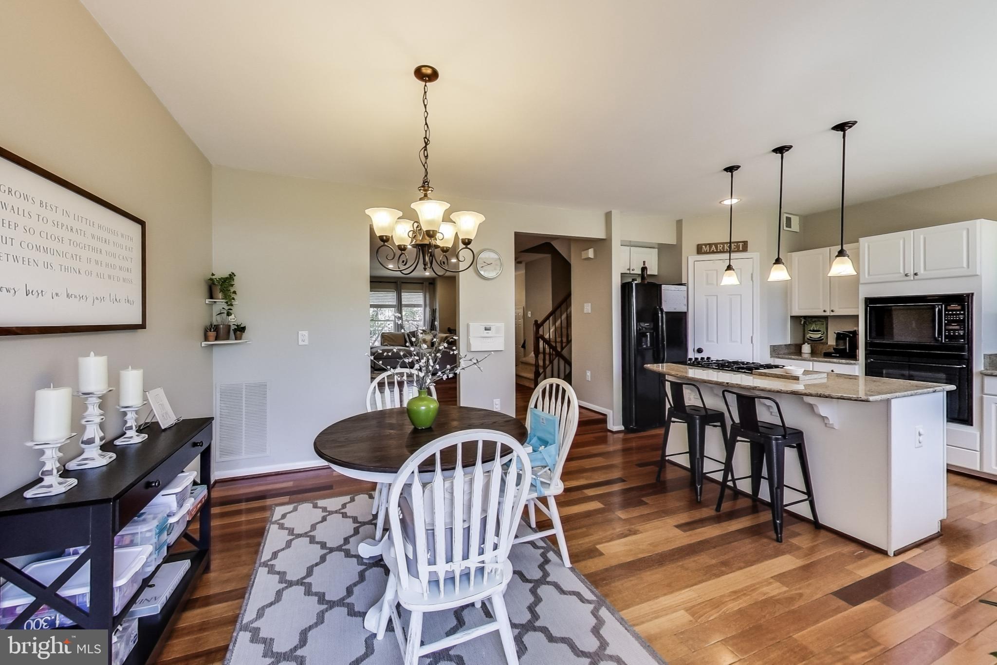 COURTS OF ASHBURN - Residential