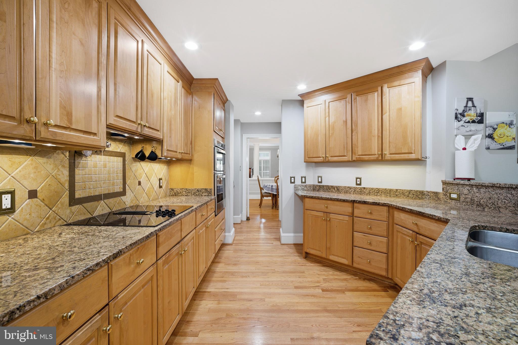 MAYFAIR OF MCLEAN - Residential