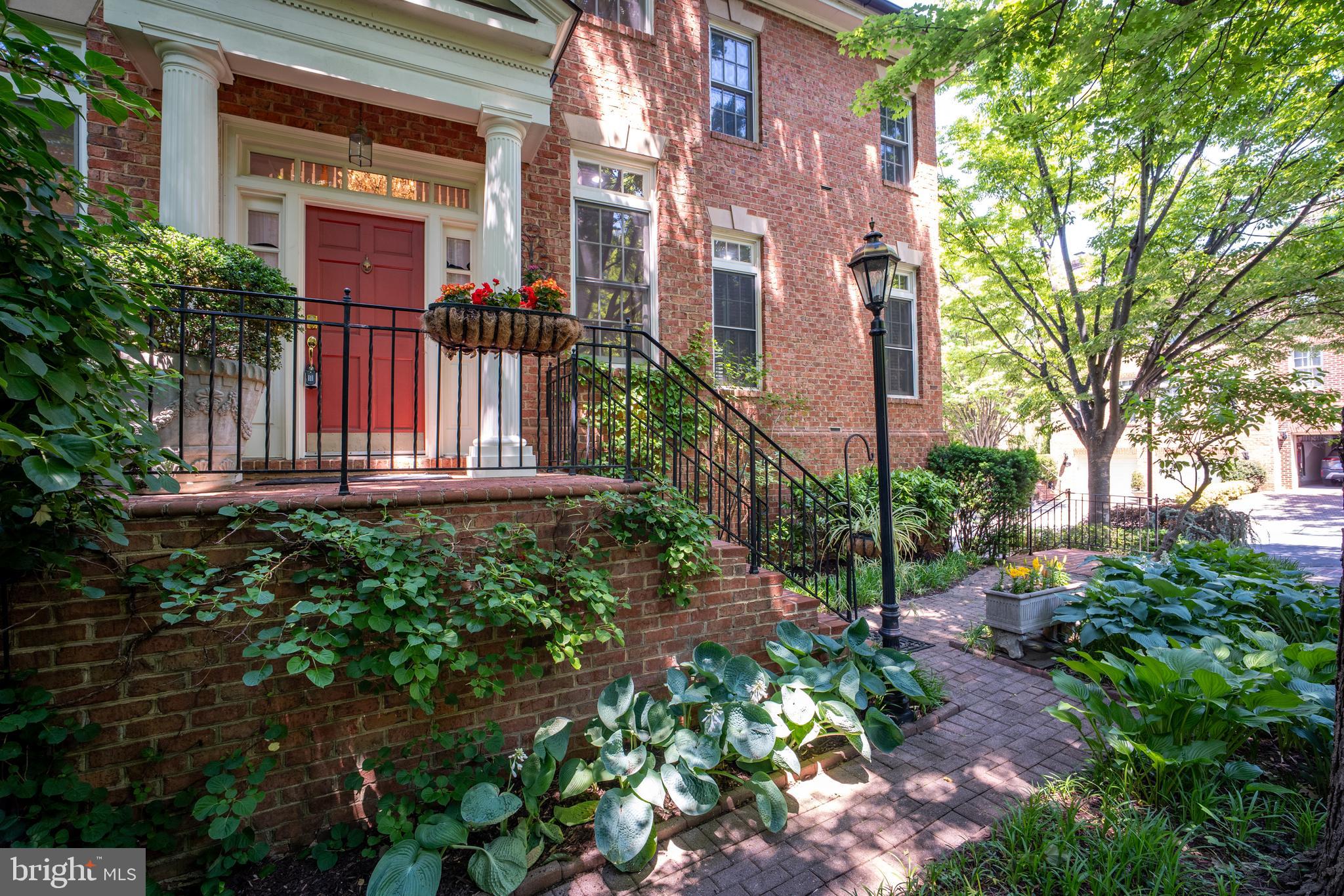 MAYFAIR OF MCLEAN - Residential