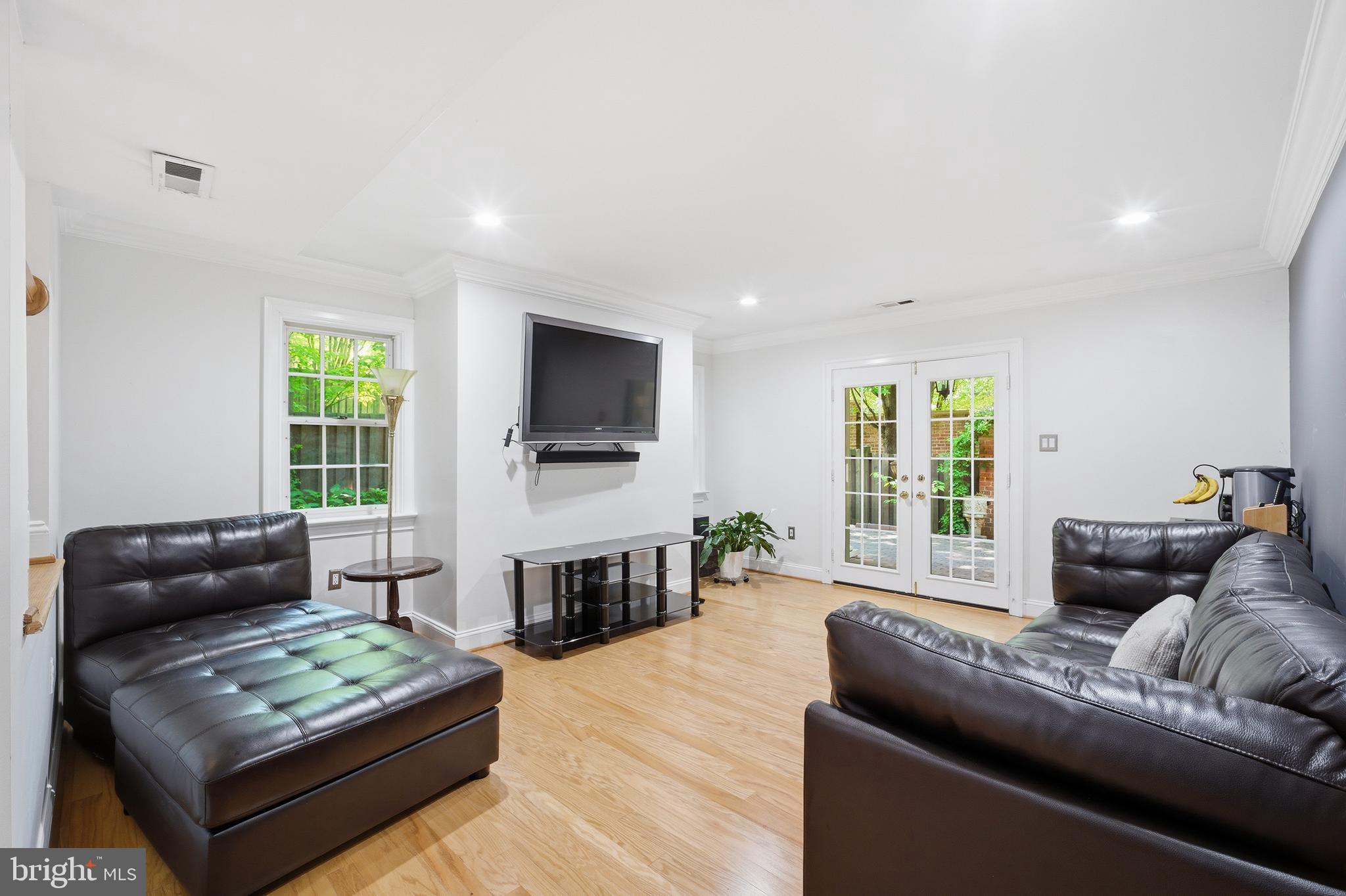 MAYFAIR OF MCLEAN - Residential
