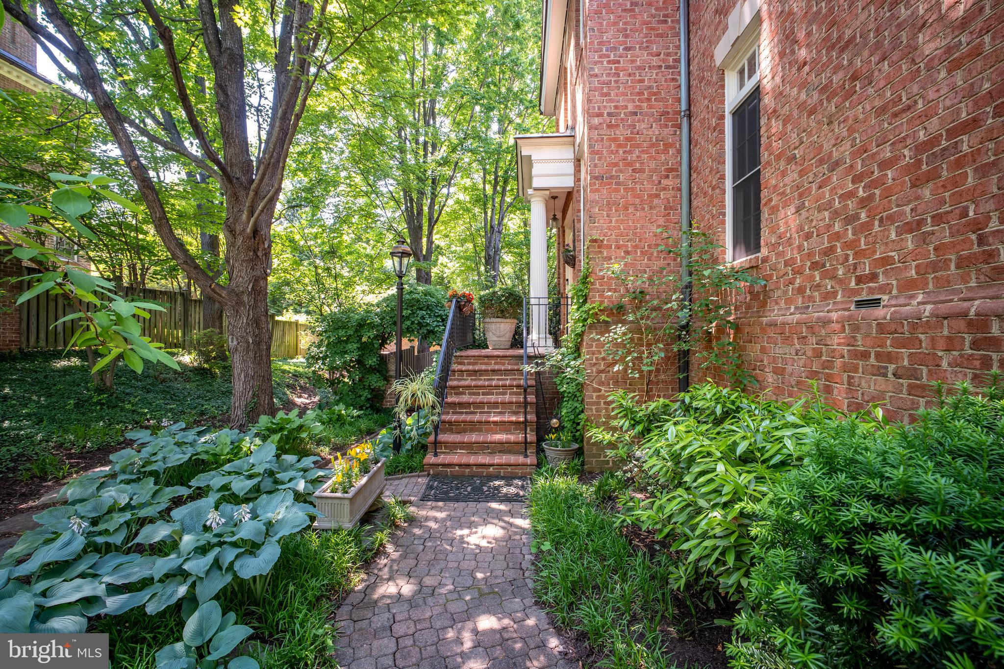 MAYFAIR OF MCLEAN - Residential