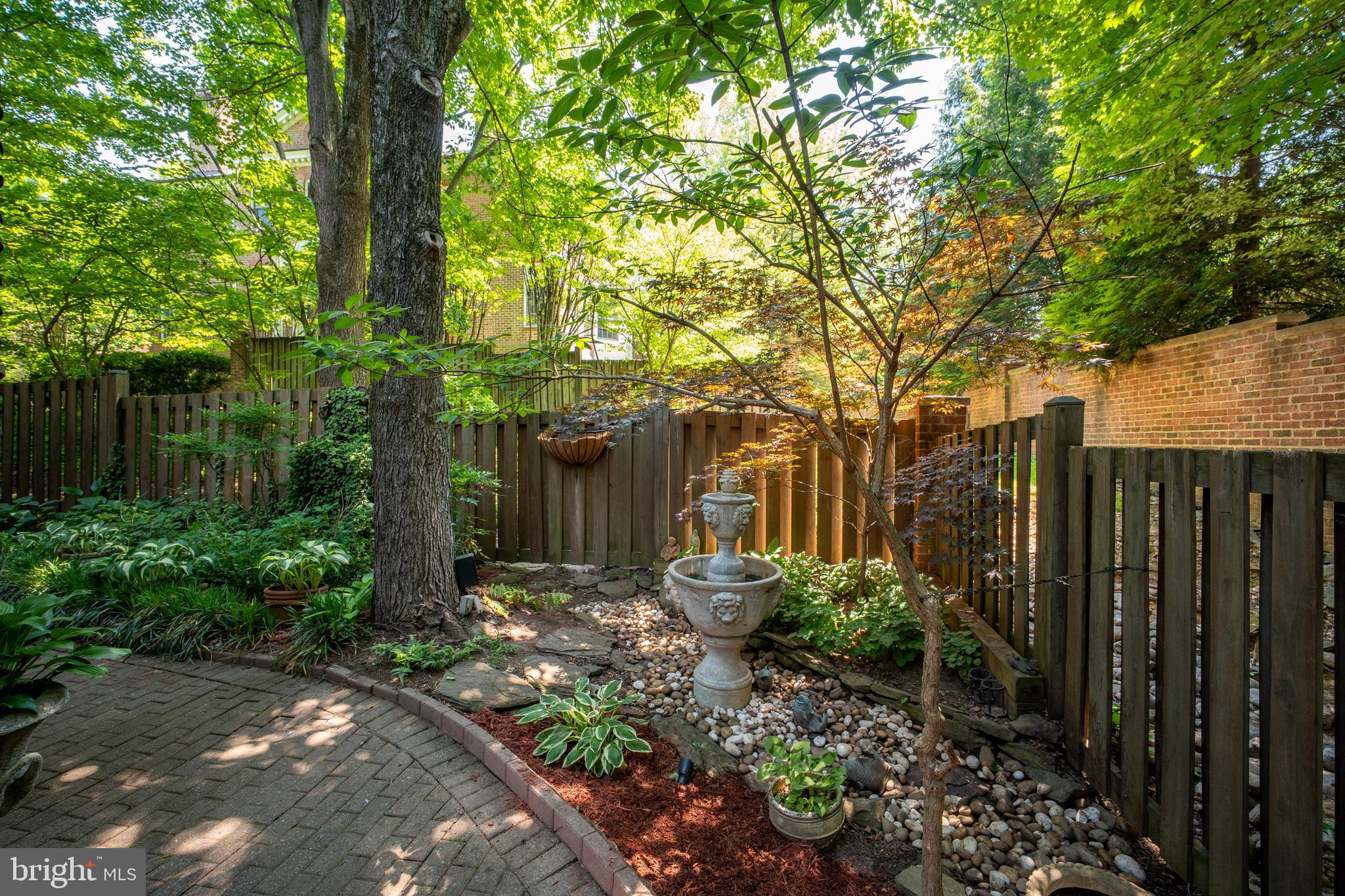 MAYFAIR OF MCLEAN - Residential