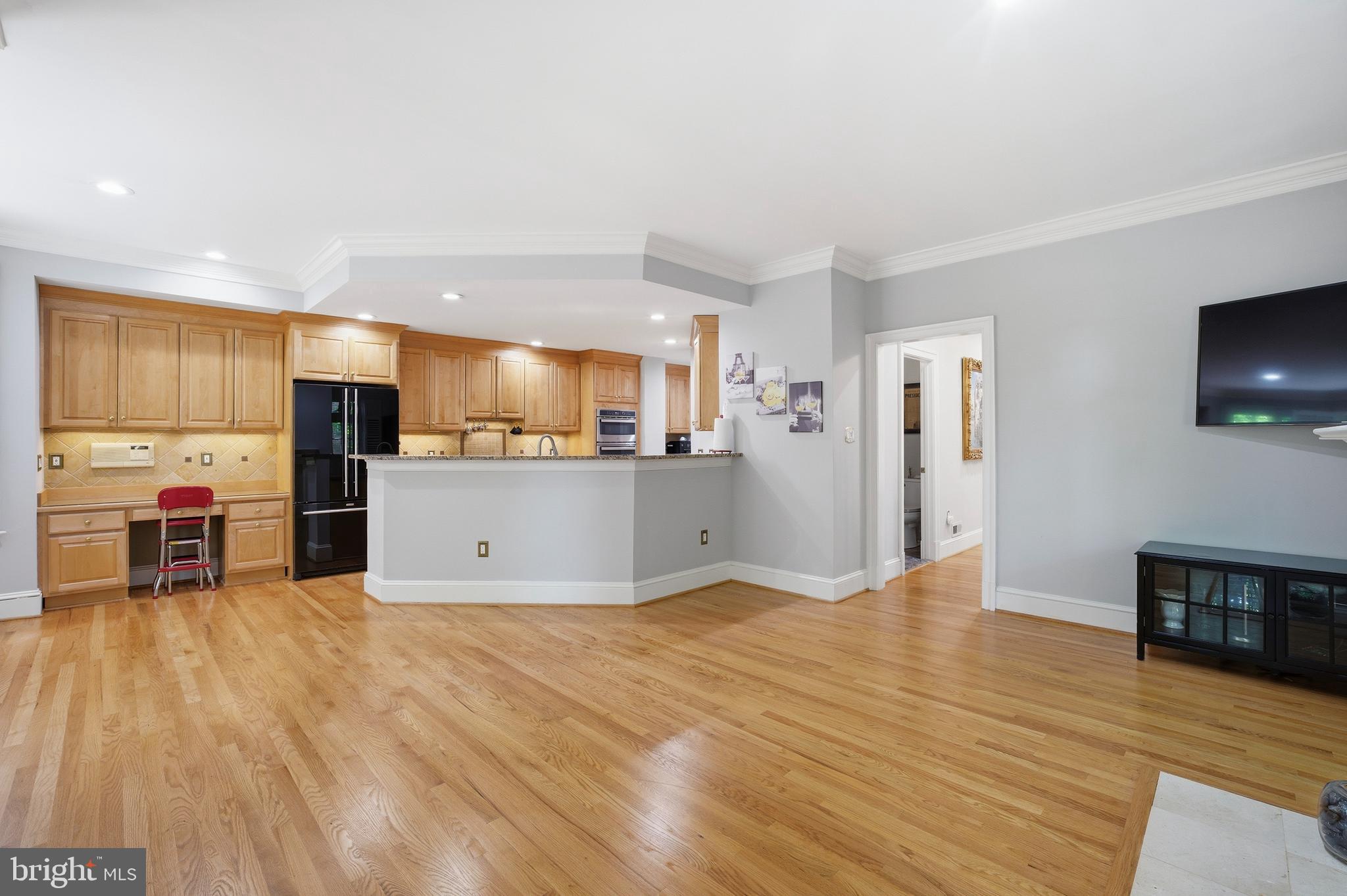 MAYFAIR OF MCLEAN - Residential