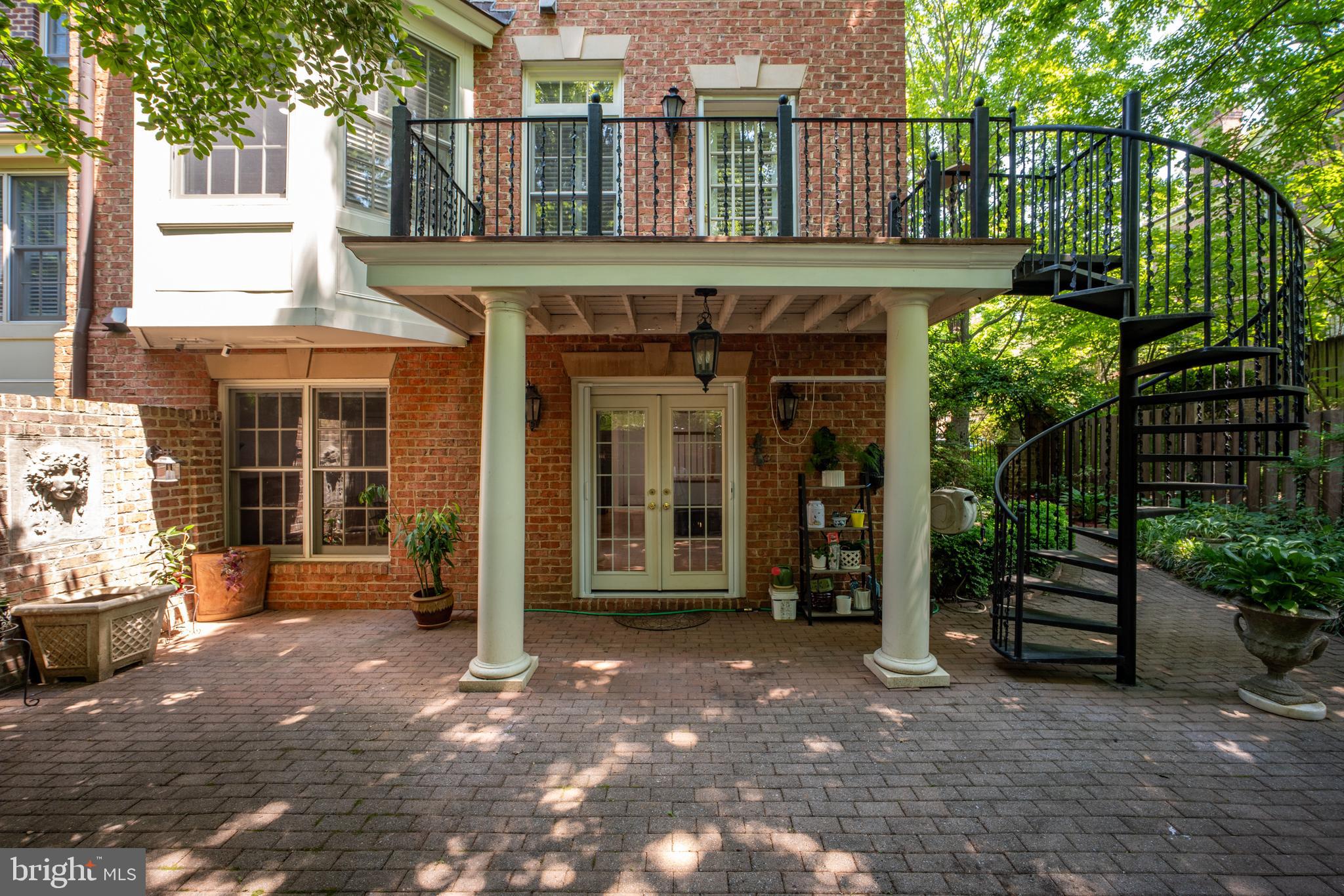 MAYFAIR OF MCLEAN - Residential
