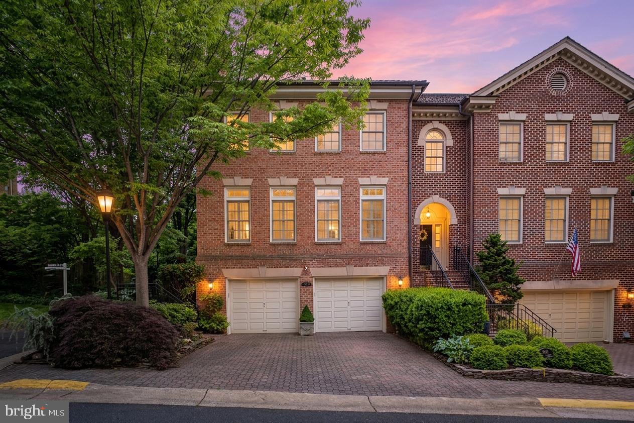 MAYFAIR OF MCLEAN - Residential