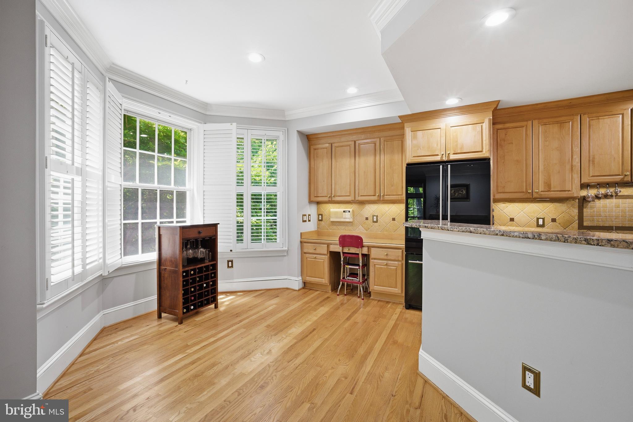 MAYFAIR OF MCLEAN - Residential