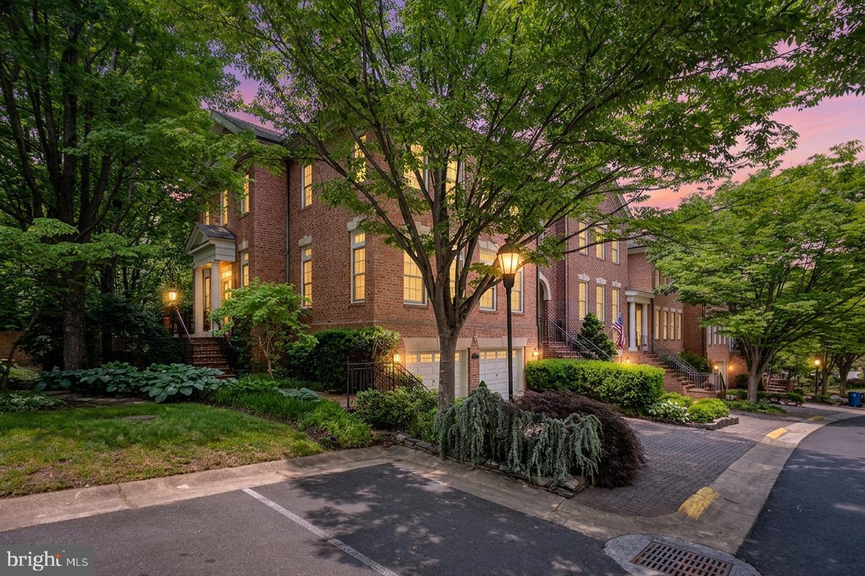 MAYFAIR OF MCLEAN - Residential