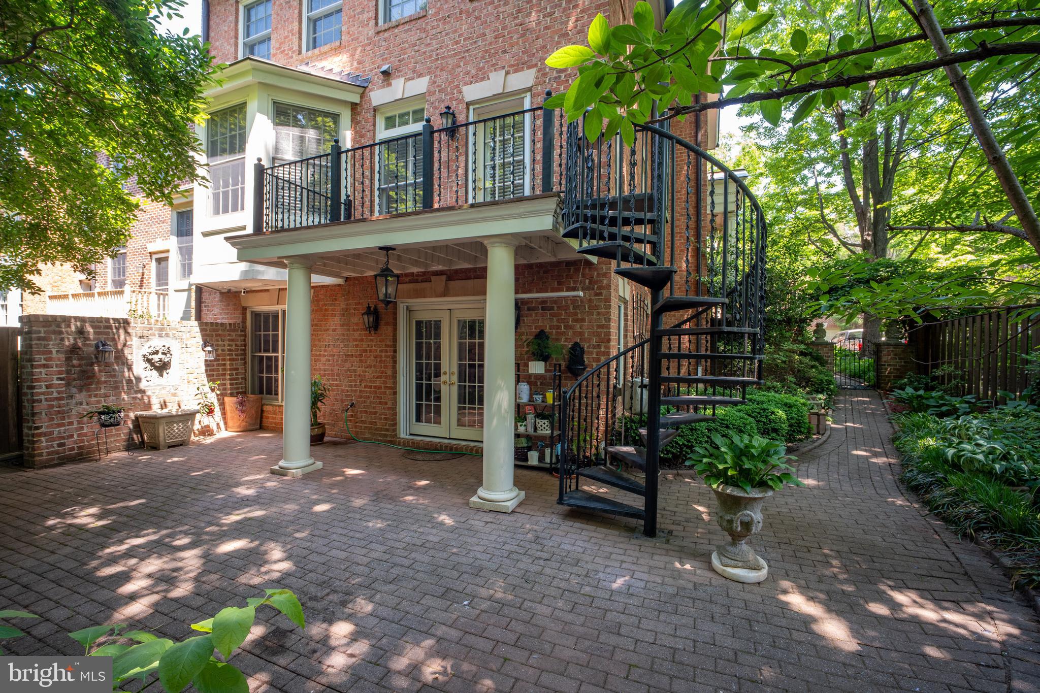 MAYFAIR OF MCLEAN - Residential