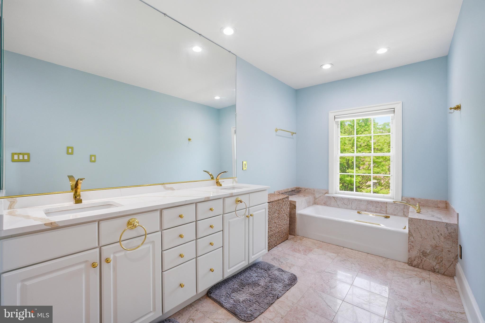 MAYFAIR OF MCLEAN - Residential