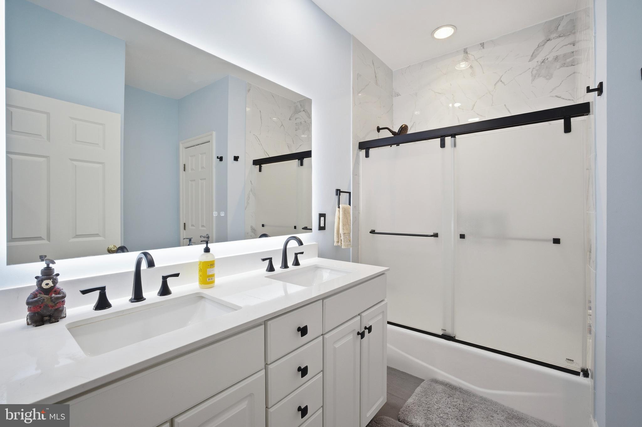MAYFAIR OF MCLEAN - Residential