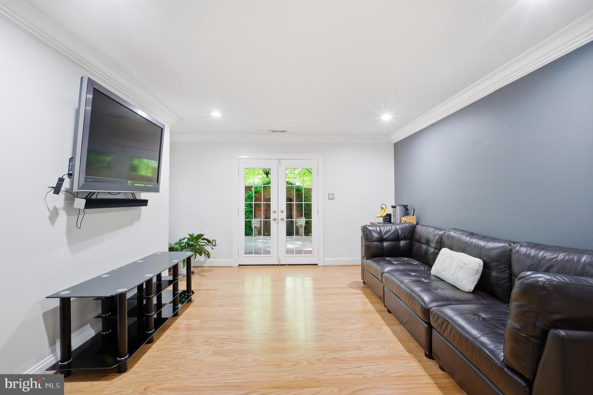 MAYFAIR OF MCLEAN - Residential