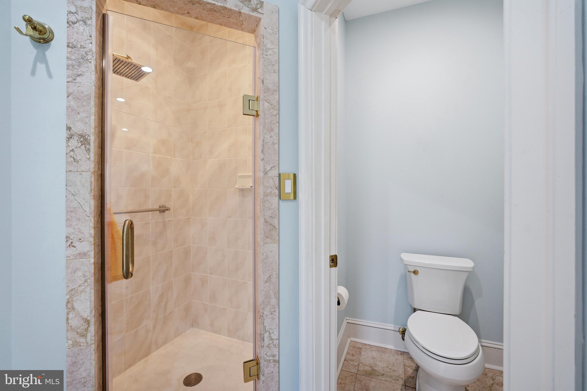 MAYFAIR OF MCLEAN - Residential