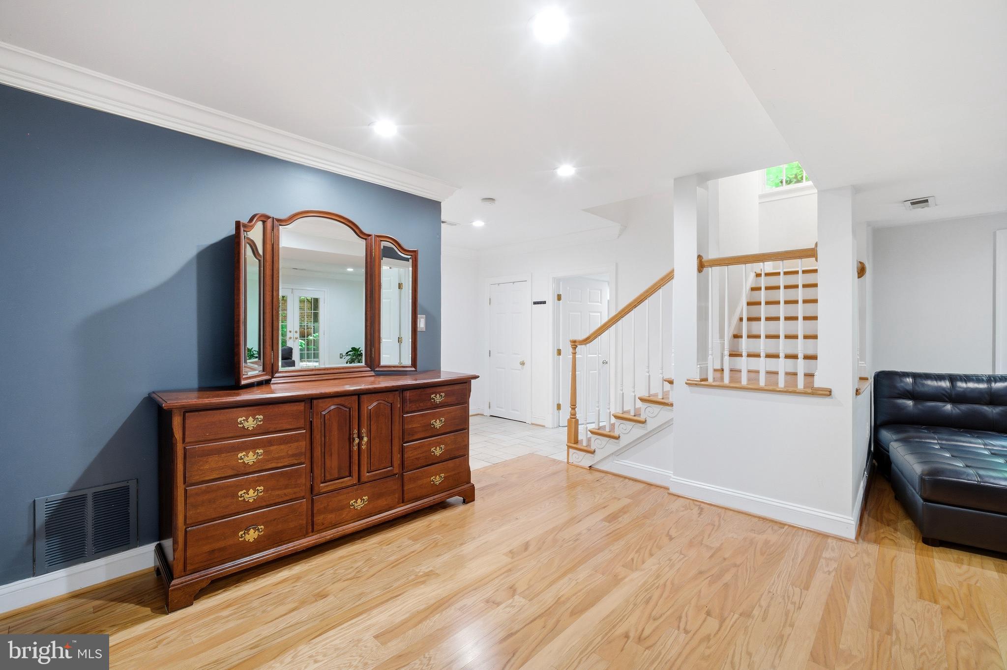 MAYFAIR OF MCLEAN - Residential