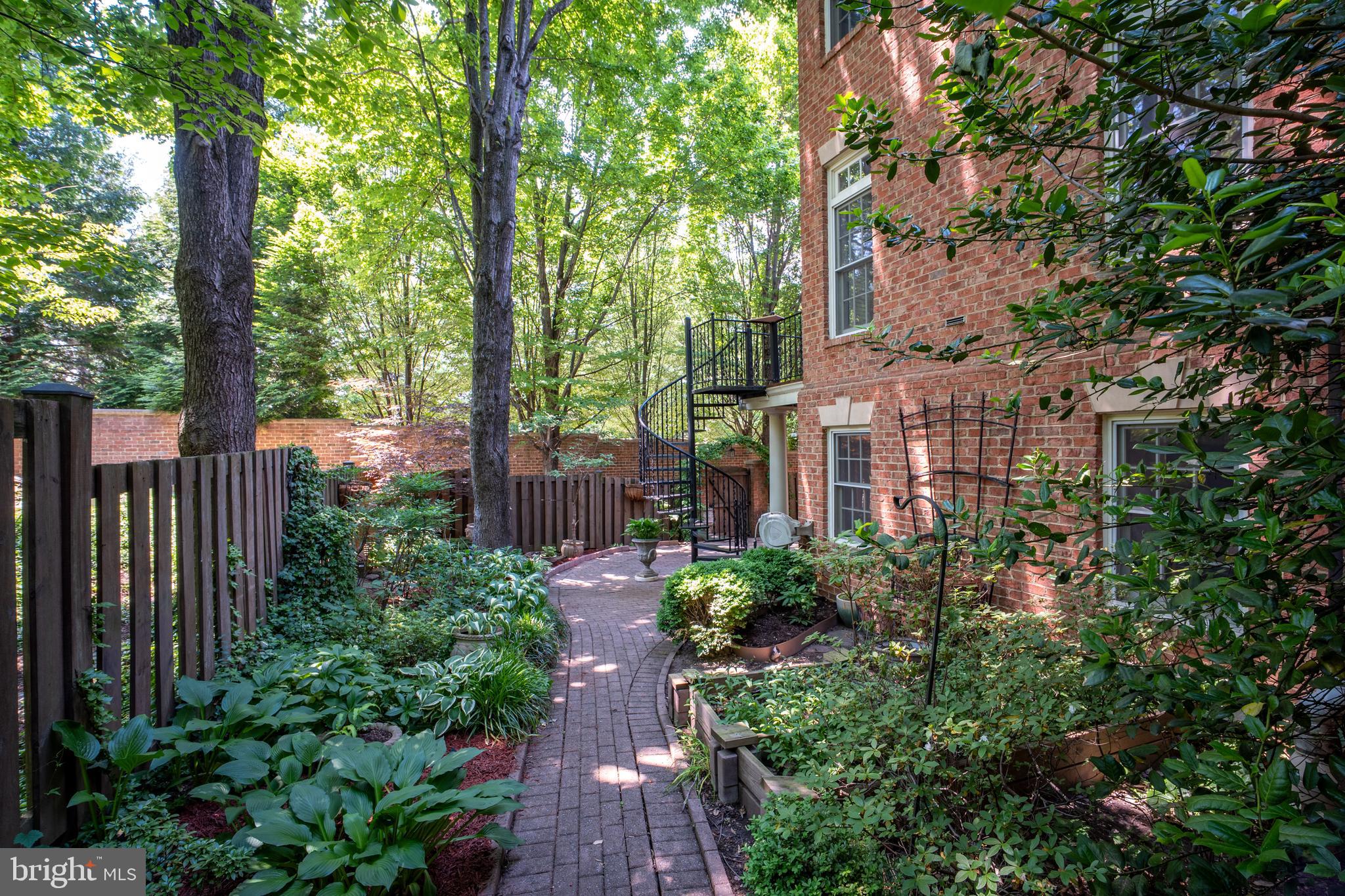 MAYFAIR OF MCLEAN - Residential