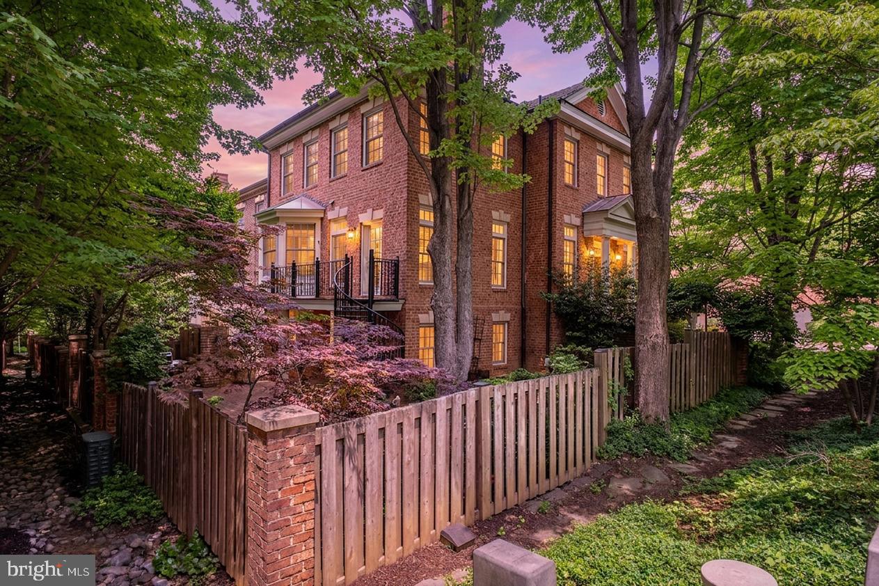 MAYFAIR OF MCLEAN - Residential