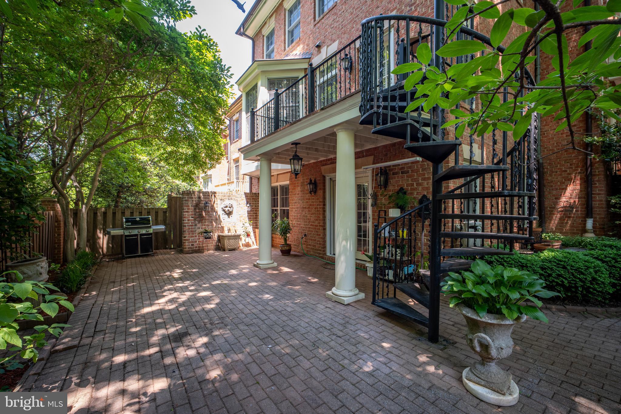 MAYFAIR OF MCLEAN - Residential
