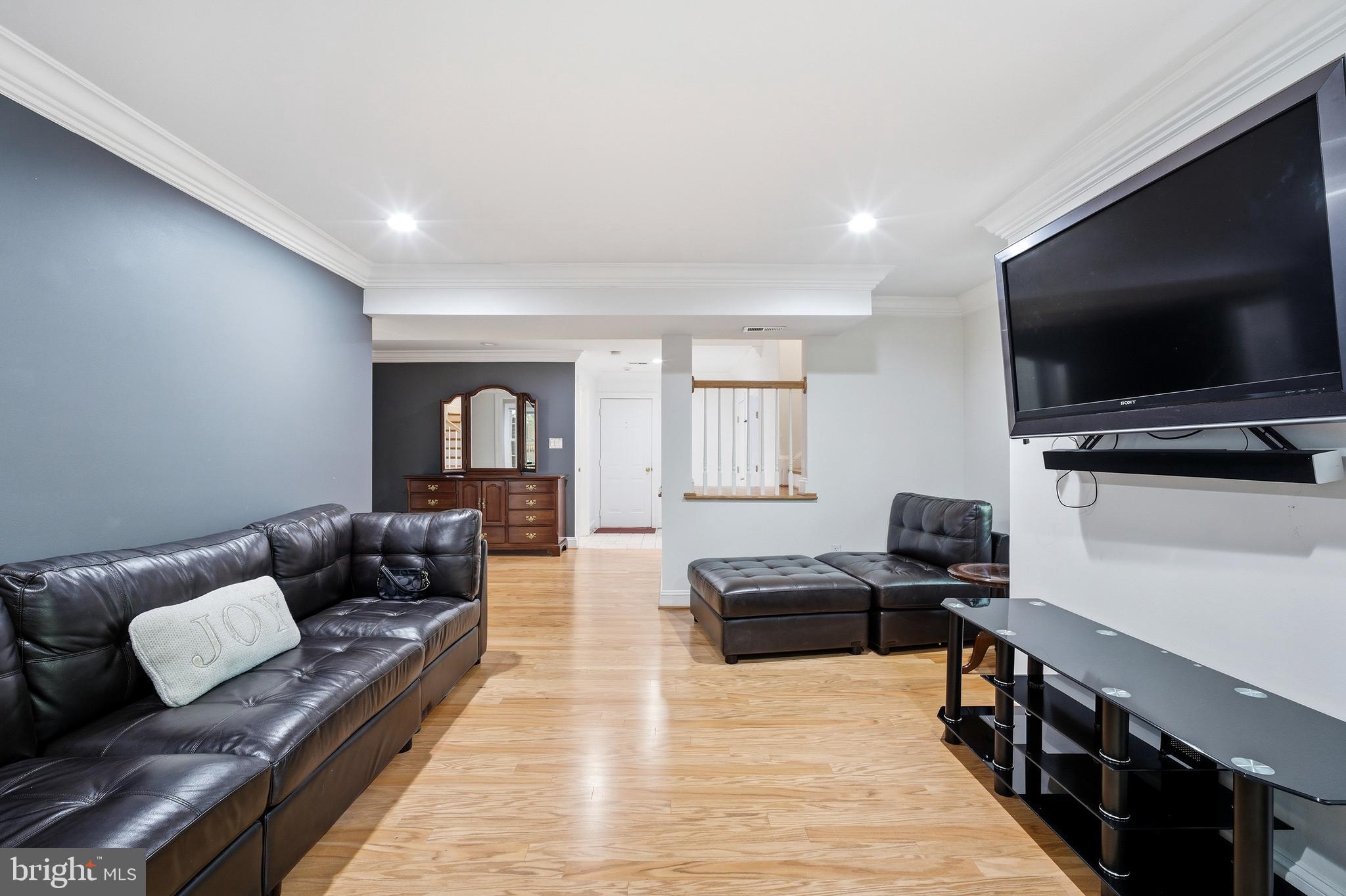MAYFAIR OF MCLEAN - Residential