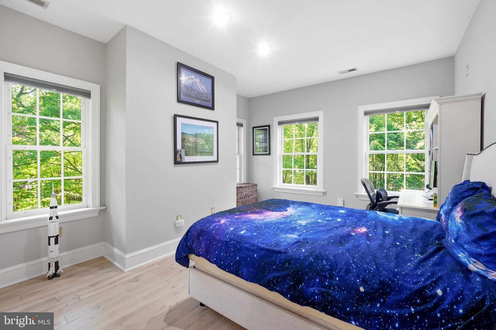 MAYFAIR OF MCLEAN - Residential