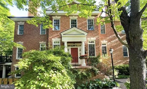 Photo of 2026 Mayfair Mclean Court, FALLS CHURCH, VA 22043 (MLS # VAFX2311862)