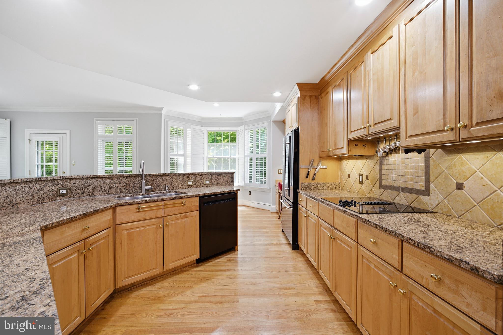 MAYFAIR OF MCLEAN - Residential