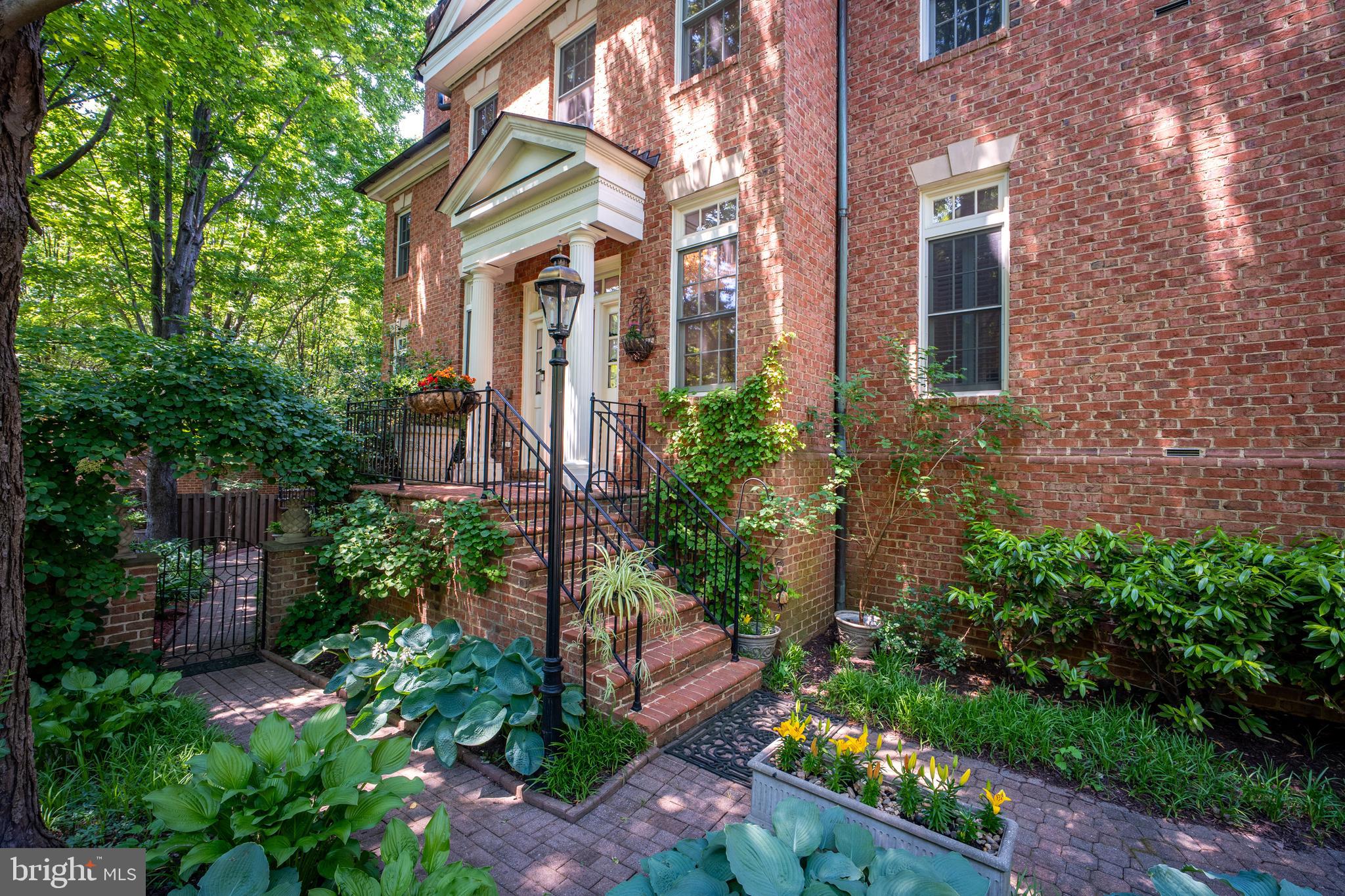 MAYFAIR OF MCLEAN - Residential