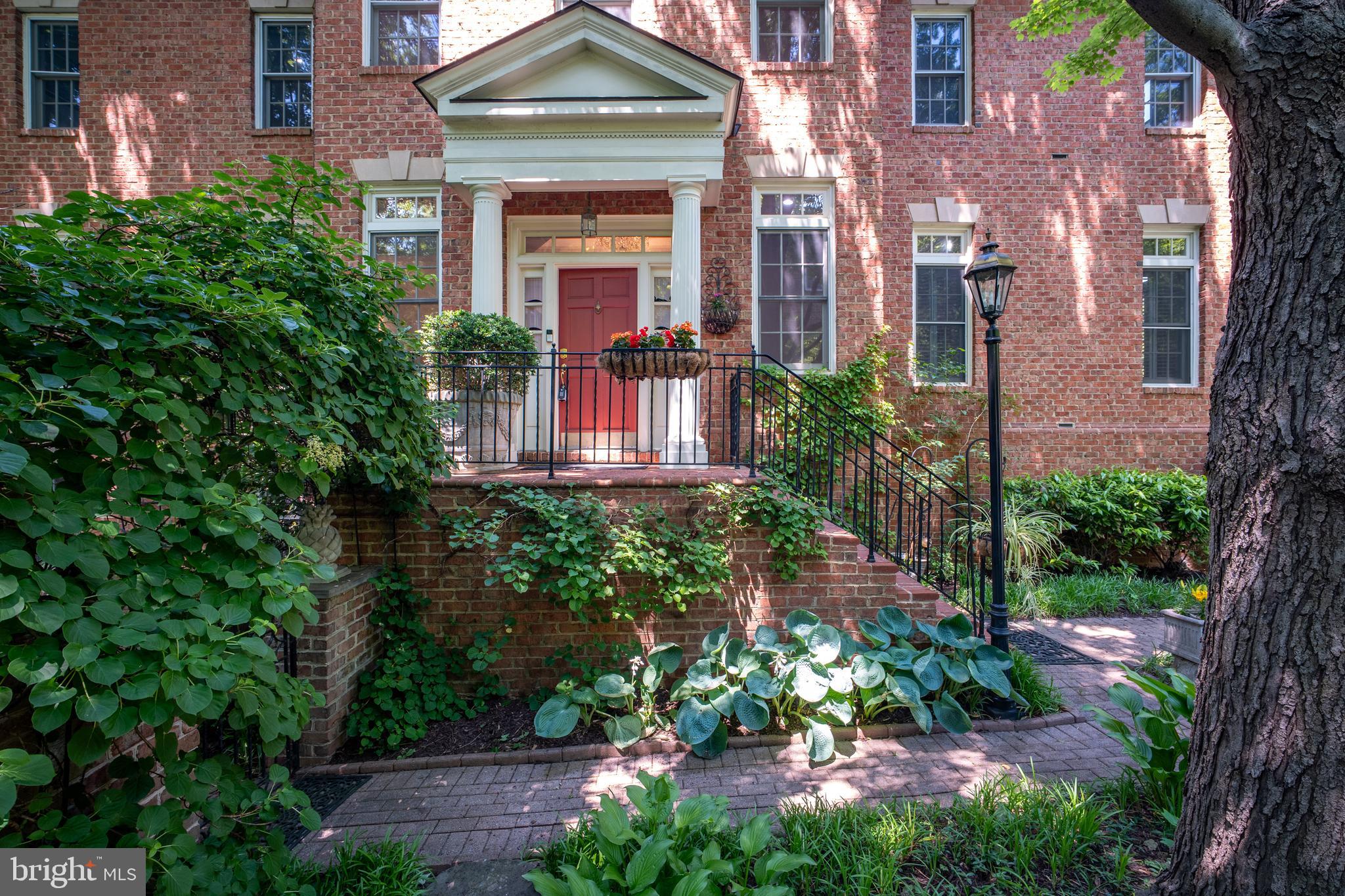 MAYFAIR OF MCLEAN - Residential