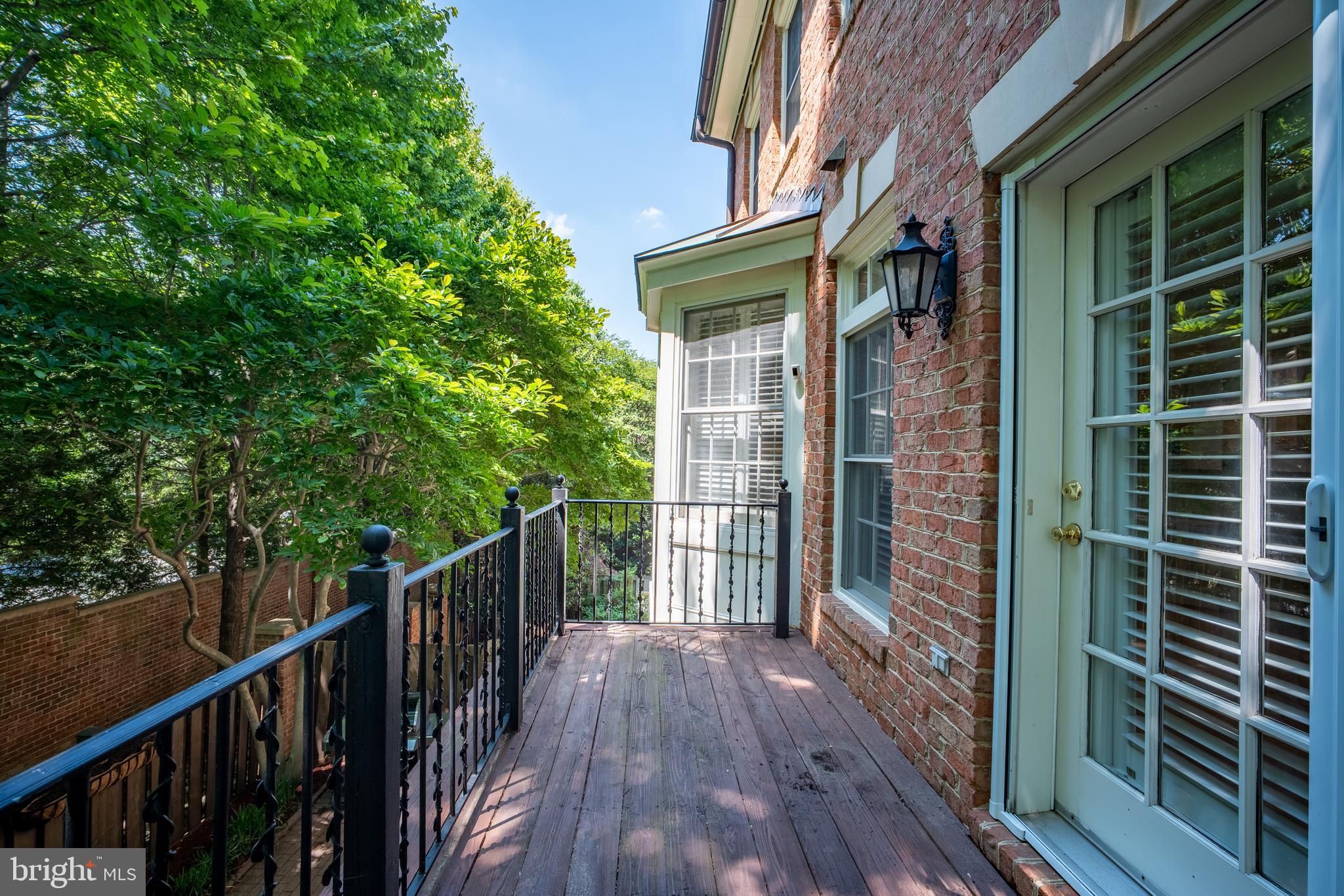 MAYFAIR OF MCLEAN - Residential