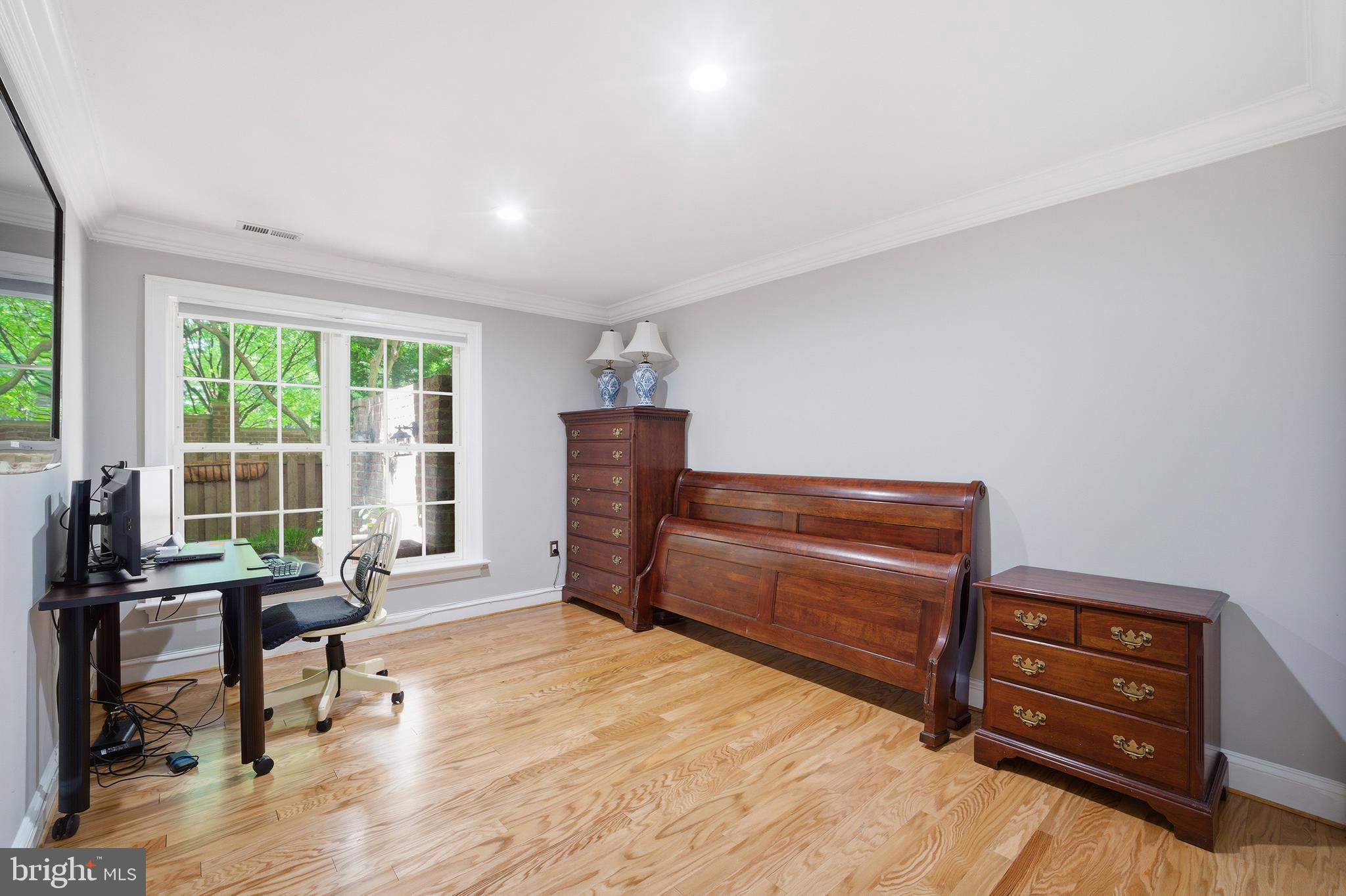 MAYFAIR OF MCLEAN - Residential