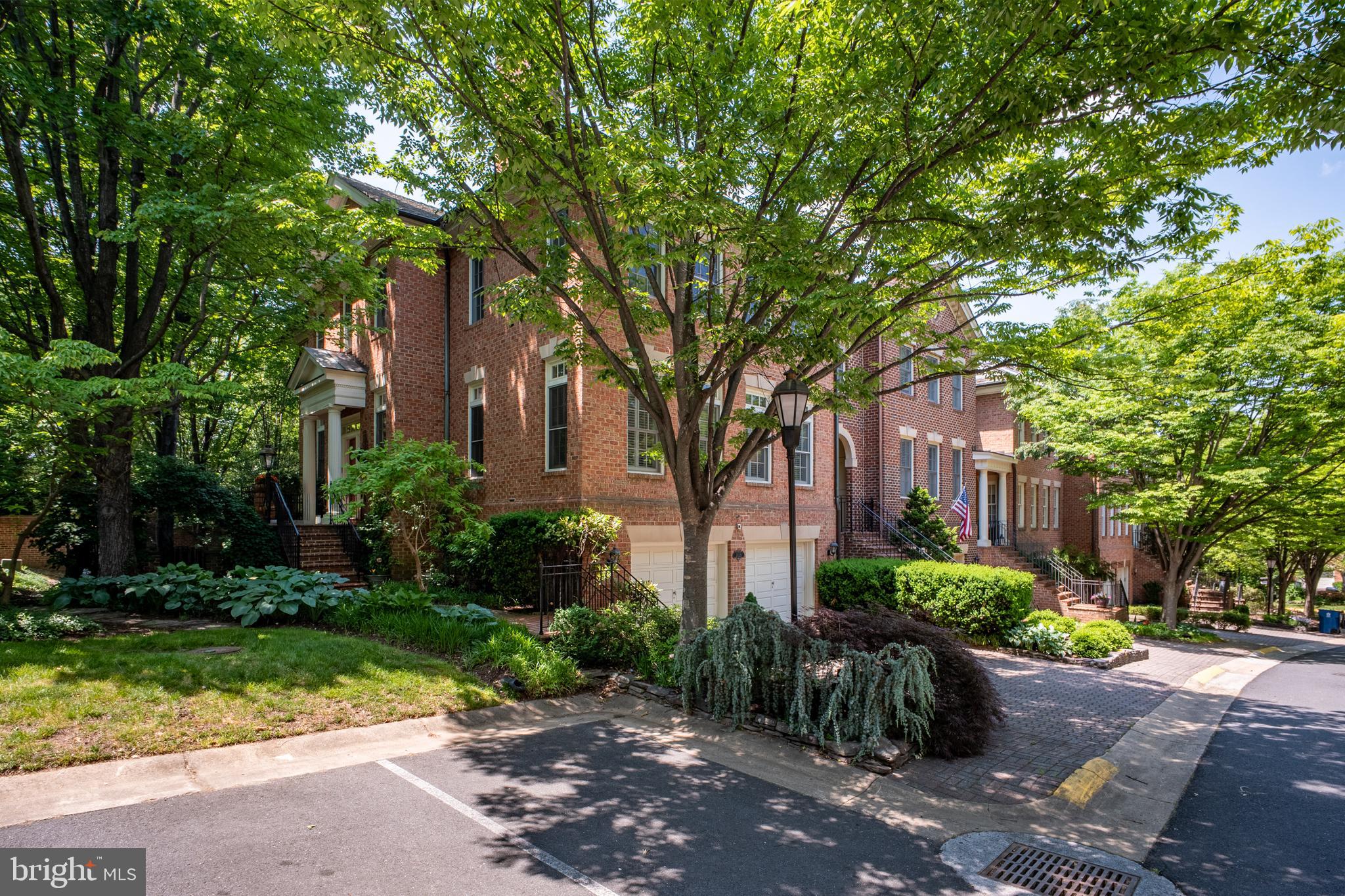 MAYFAIR OF MCLEAN - Residential