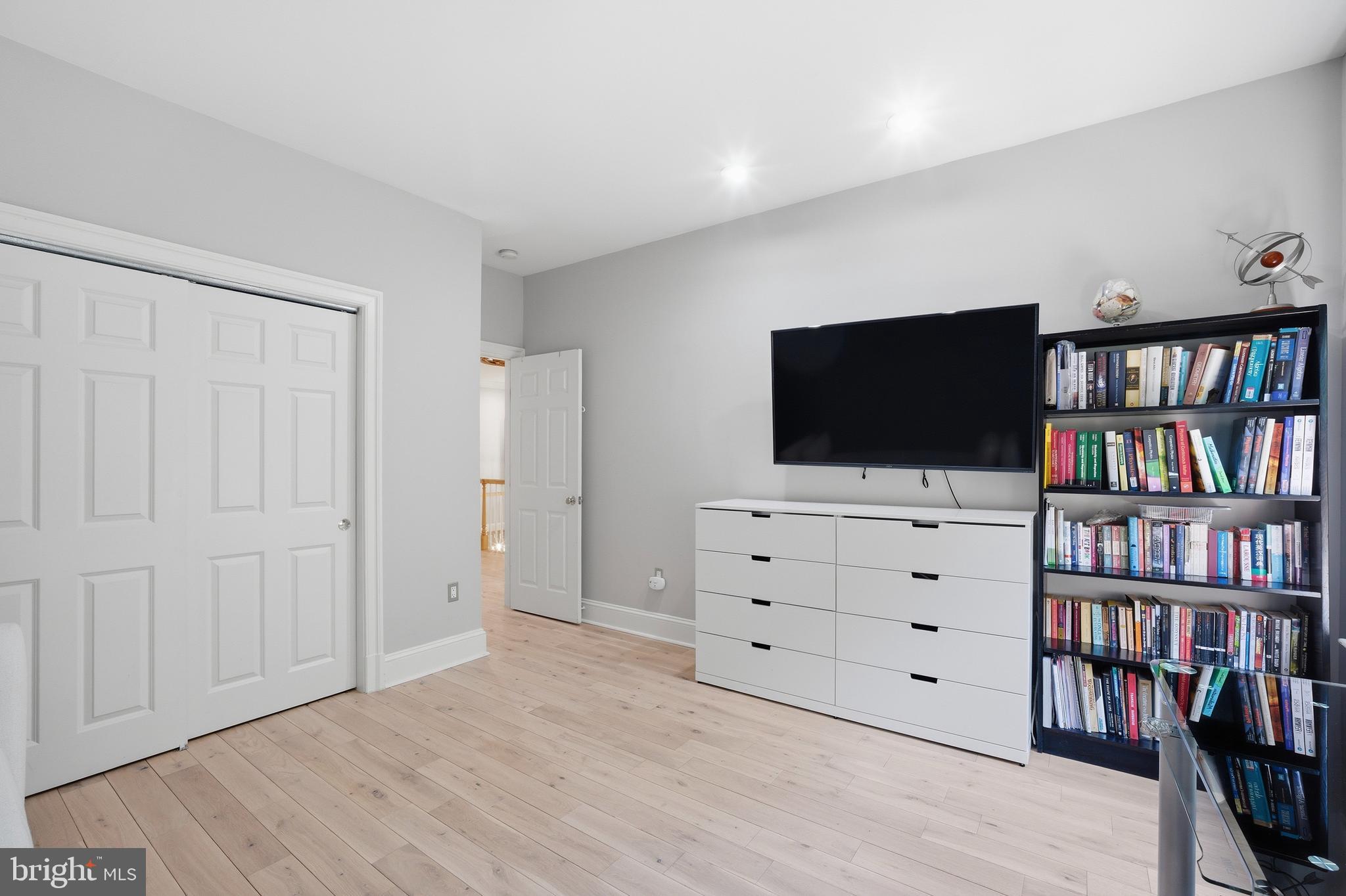 MAYFAIR OF MCLEAN - Residential