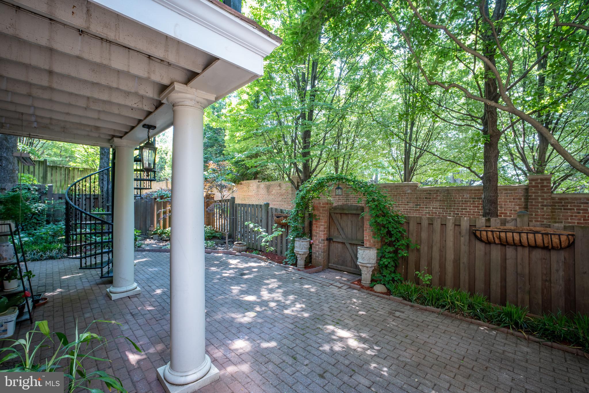 MAYFAIR OF MCLEAN - Residential