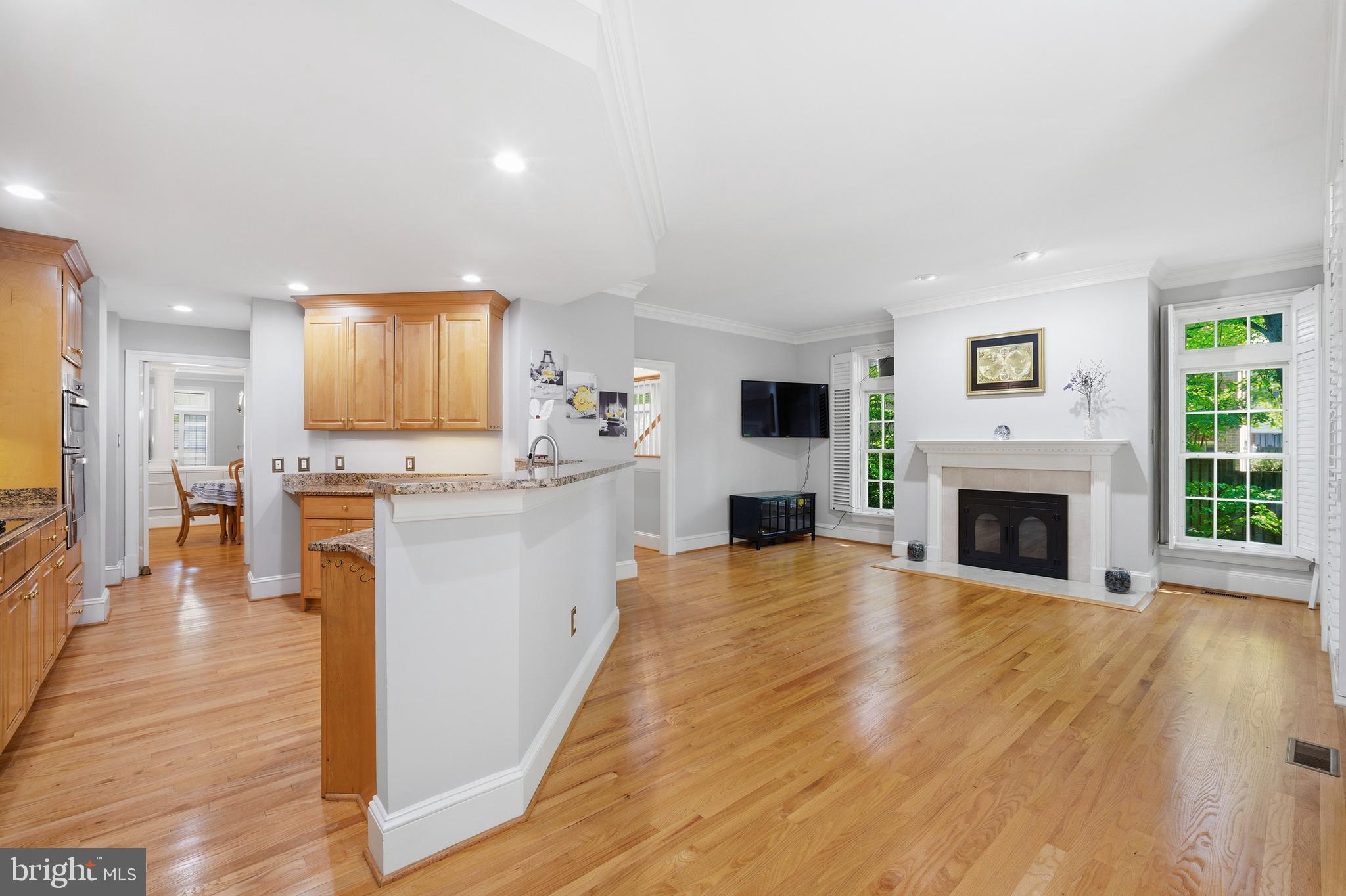 MAYFAIR OF MCLEAN - Residential