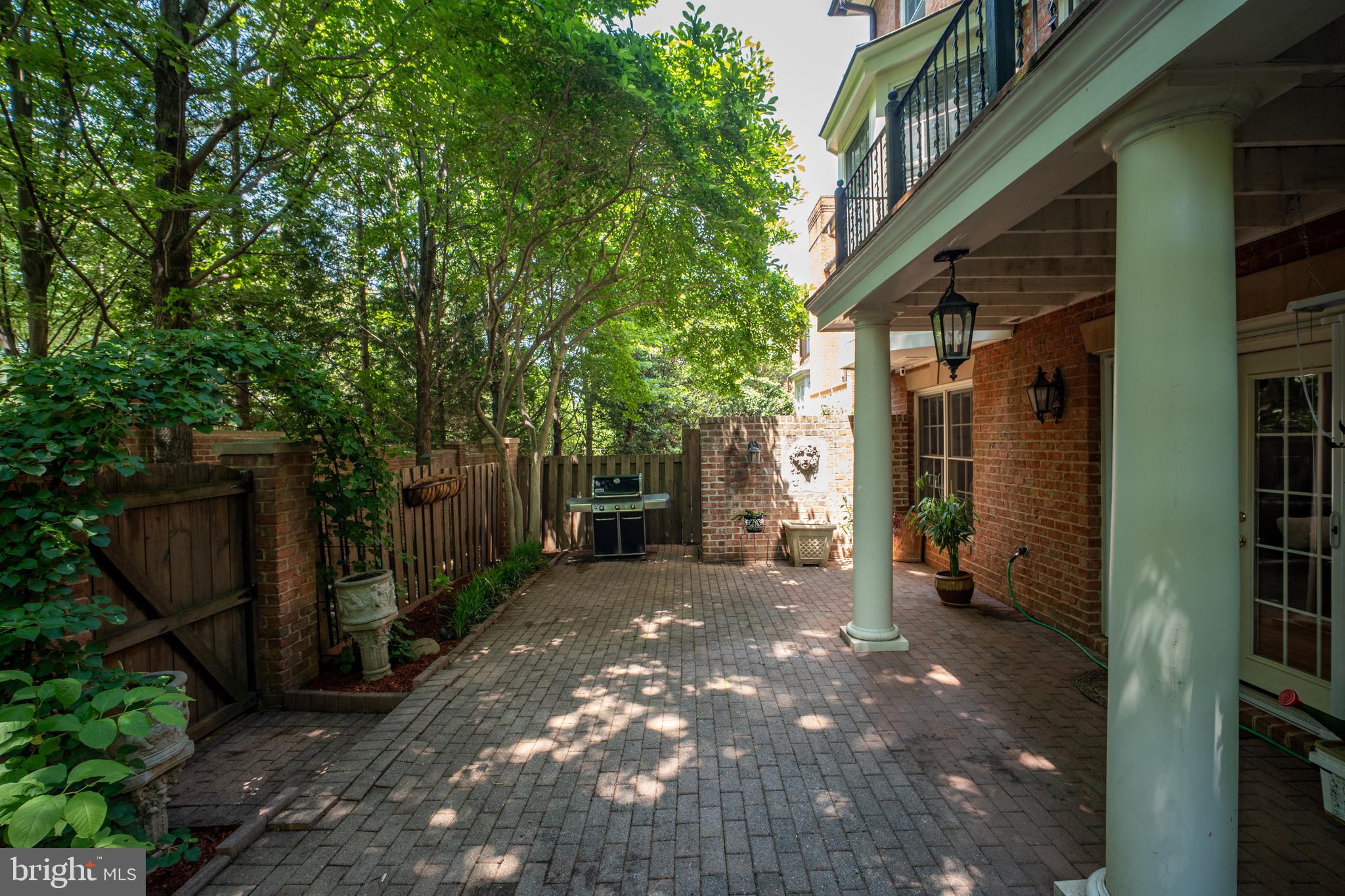 MAYFAIR OF MCLEAN - Residential