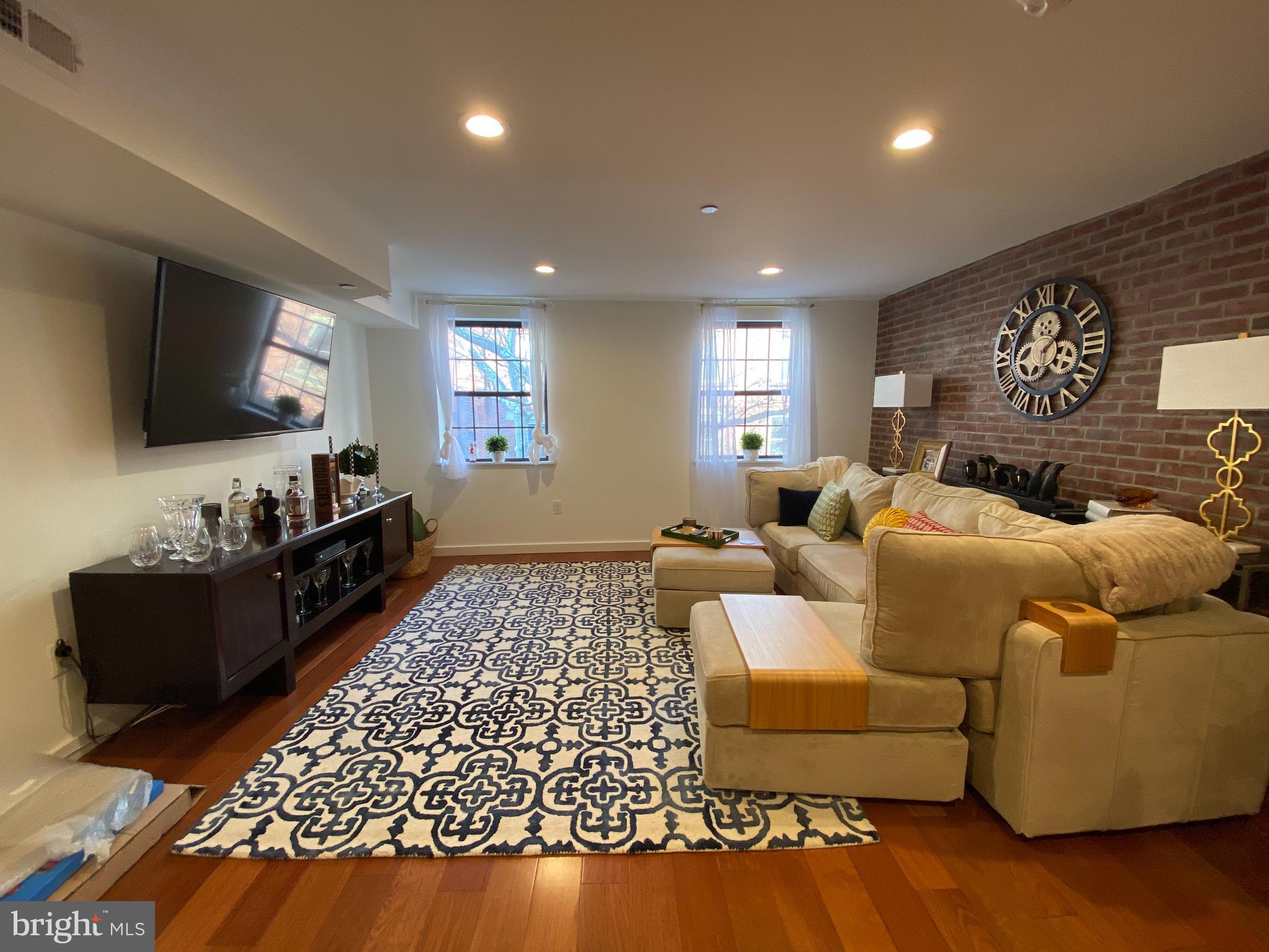 RITTENHOUSE SQUARE - Residential Income