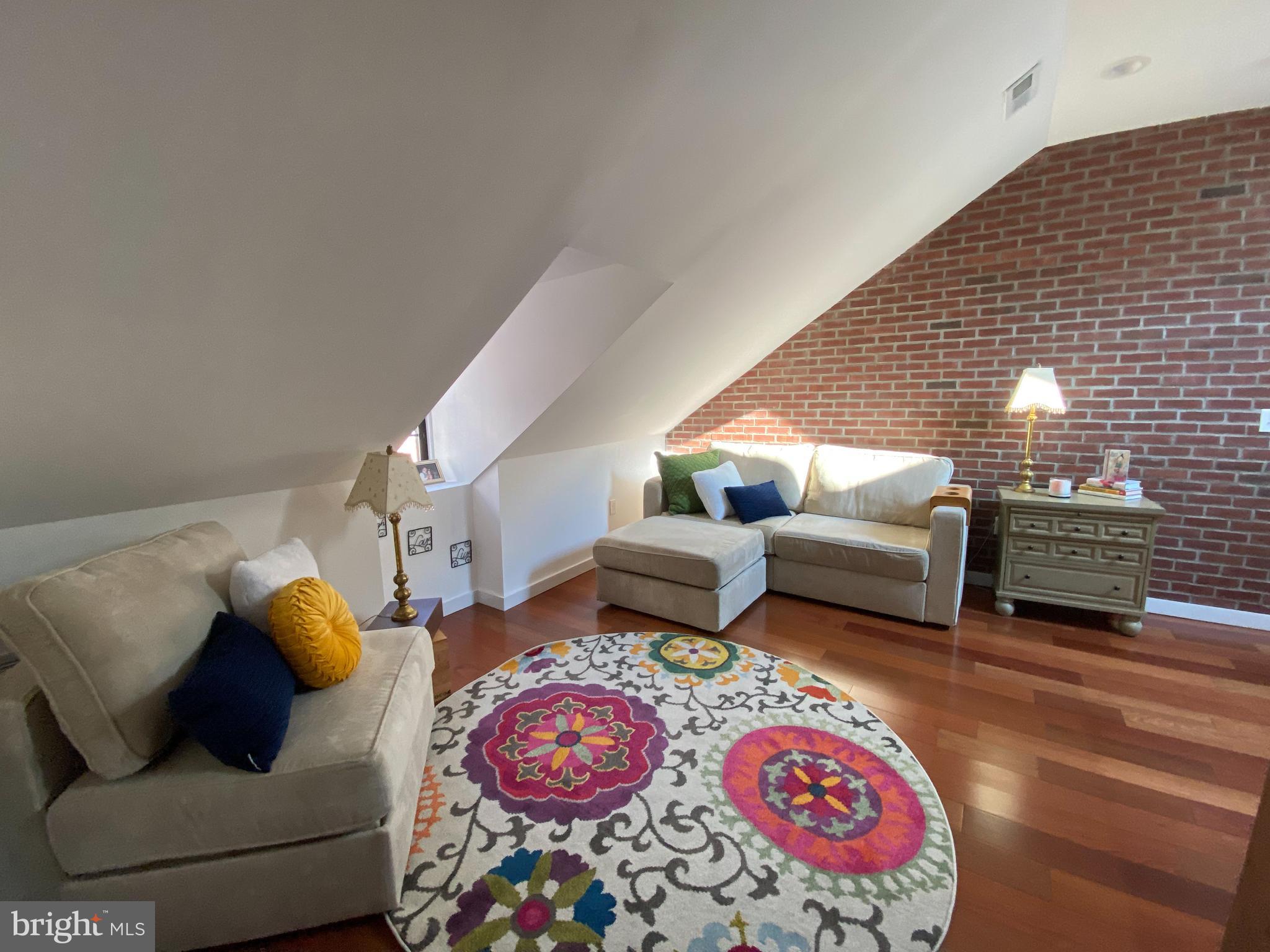 RITTENHOUSE SQUARE - Residential Income