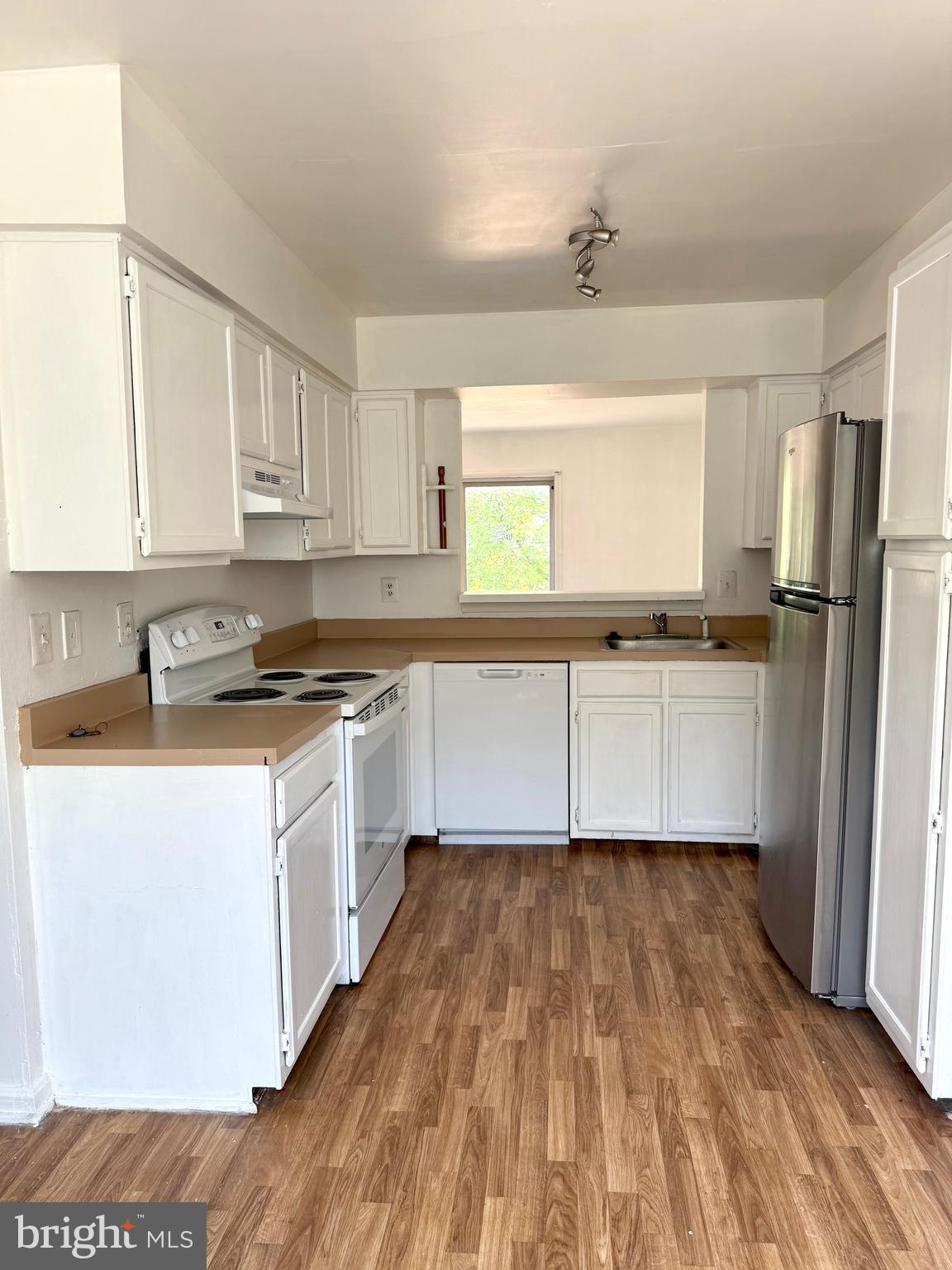 3440 CHERRY HILL COURT