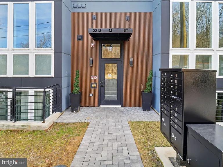 2213 M STREET NE 9