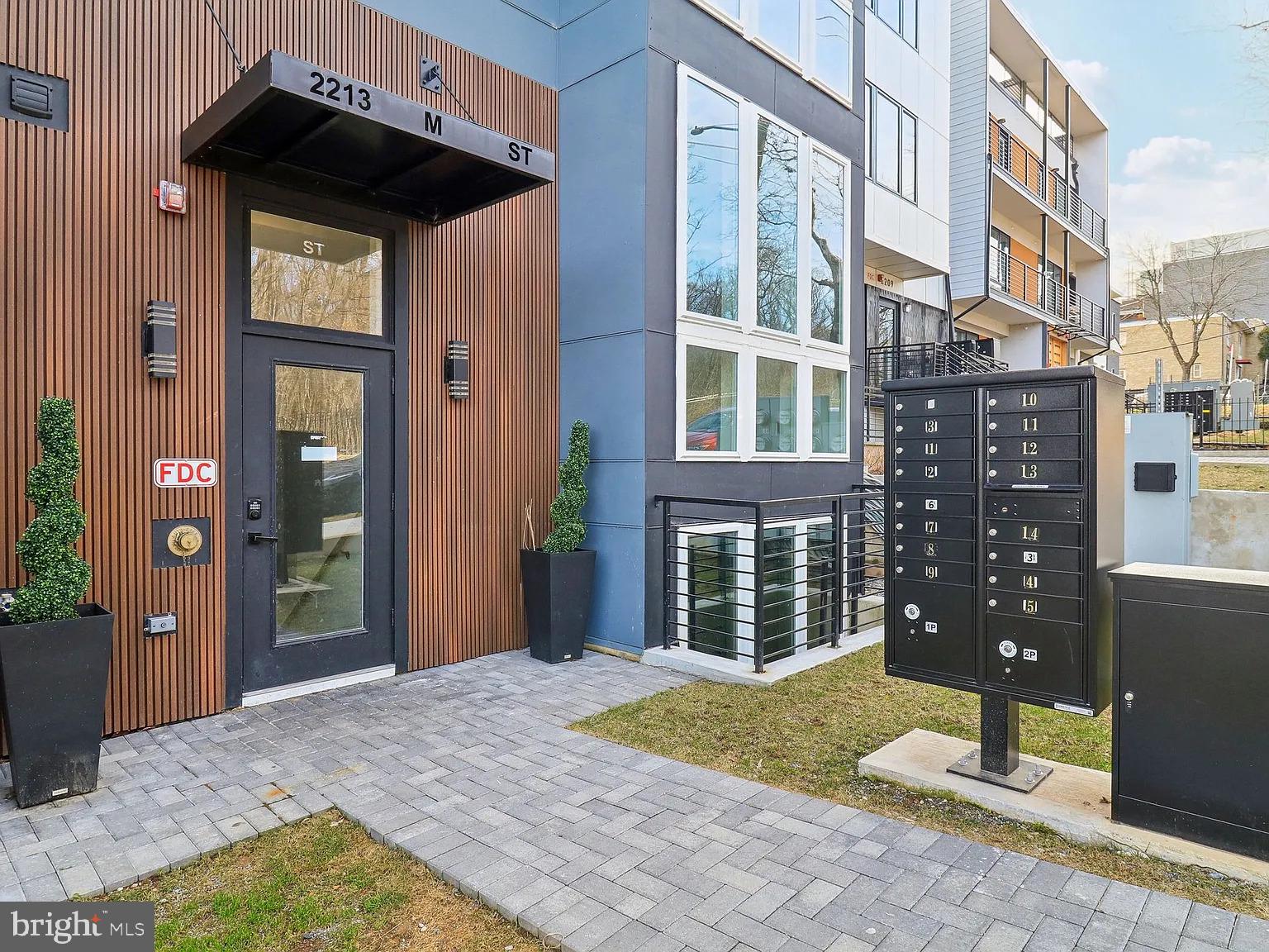 2213 M STREET NE 9