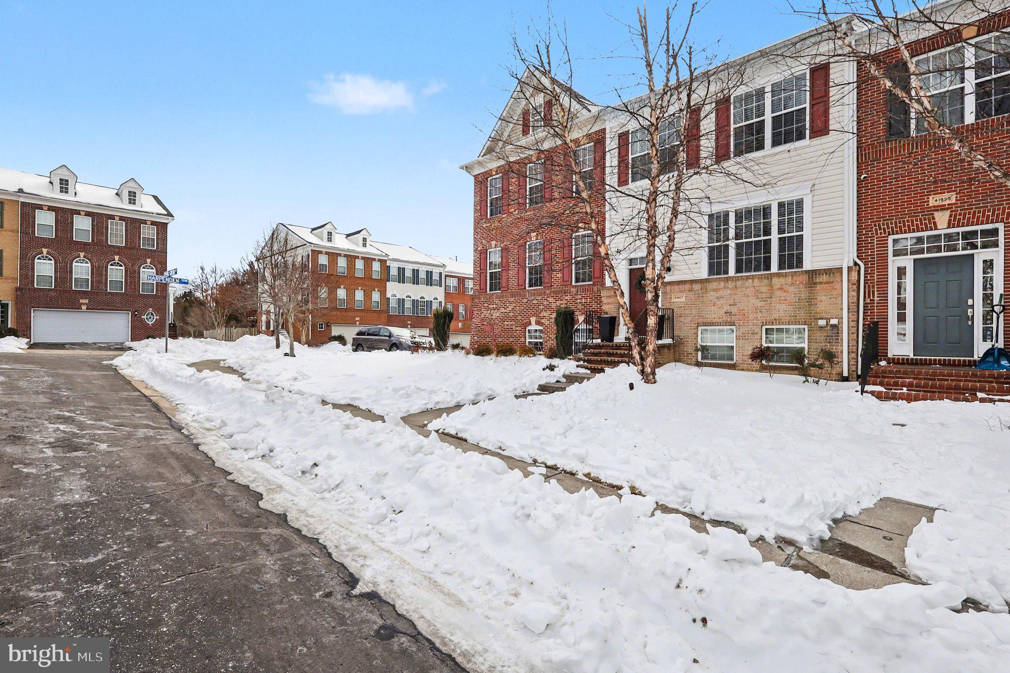 STRATSHIRE CROSSING - Residential