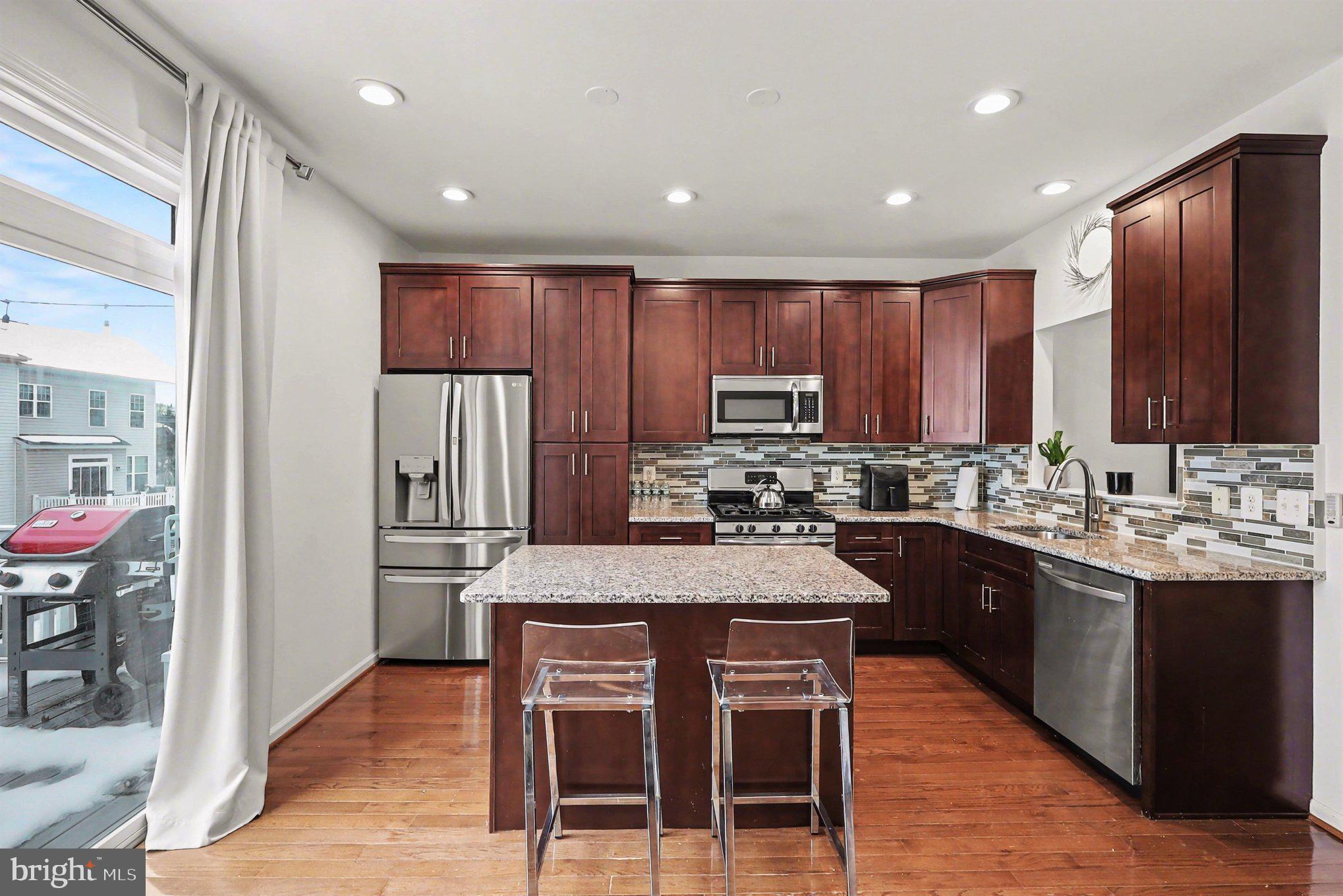 STRATSHIRE CROSSING - Residential