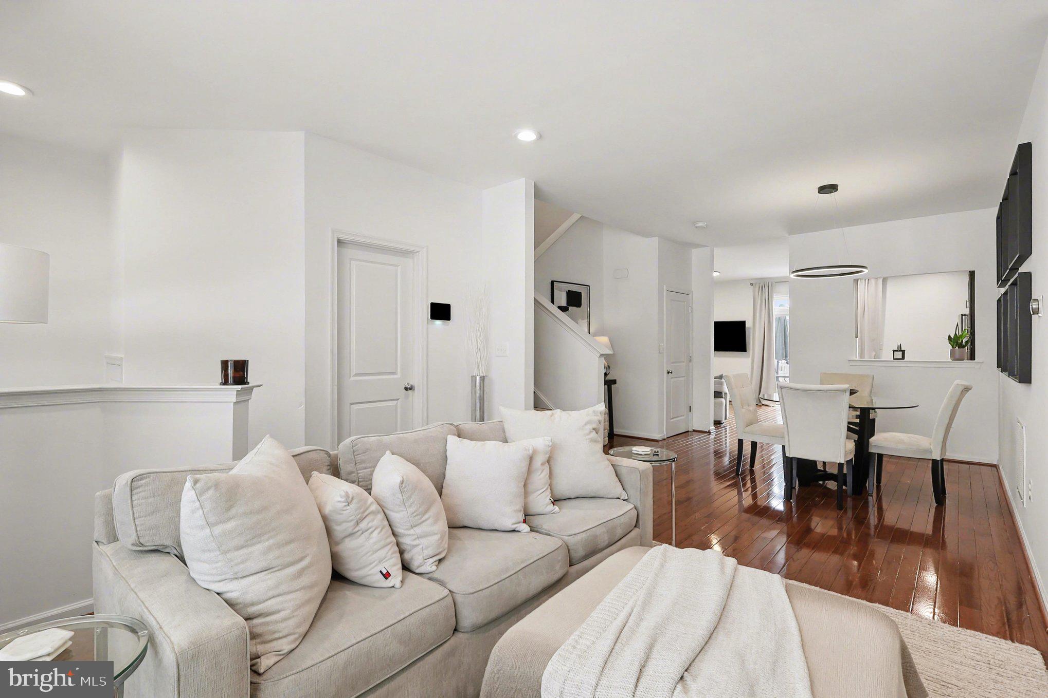 STRATSHIRE CROSSING - Residential