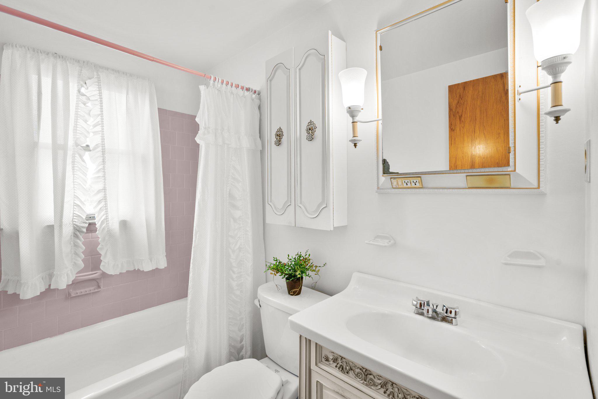 ROLAND TERRACE - Residential